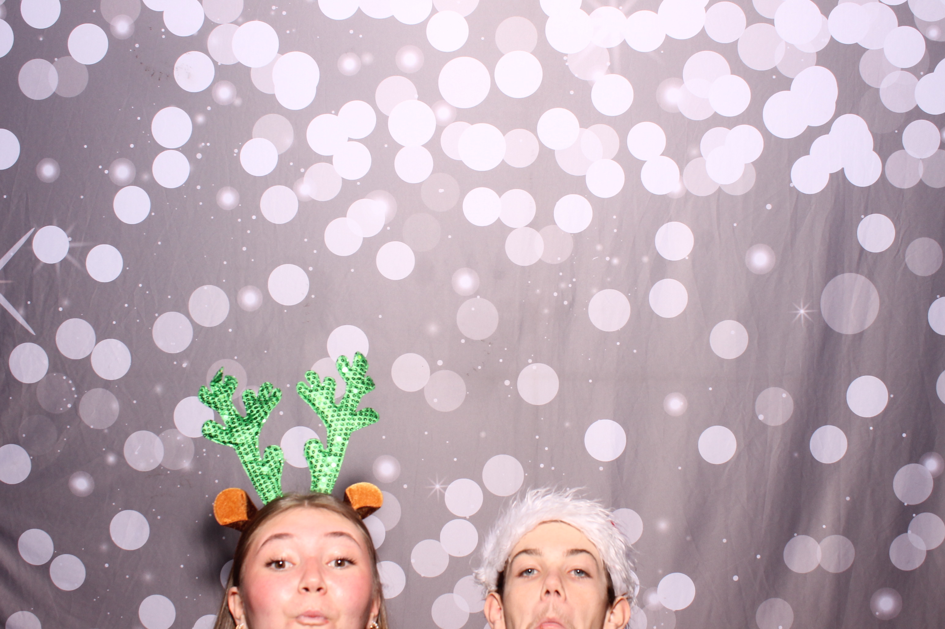 Crossroads Mason - Friendmas! | View more photos from the event at gallery.photoboothcincy.com/u/PhotoBoothCincy/Crossroads-Mason-Friendmas