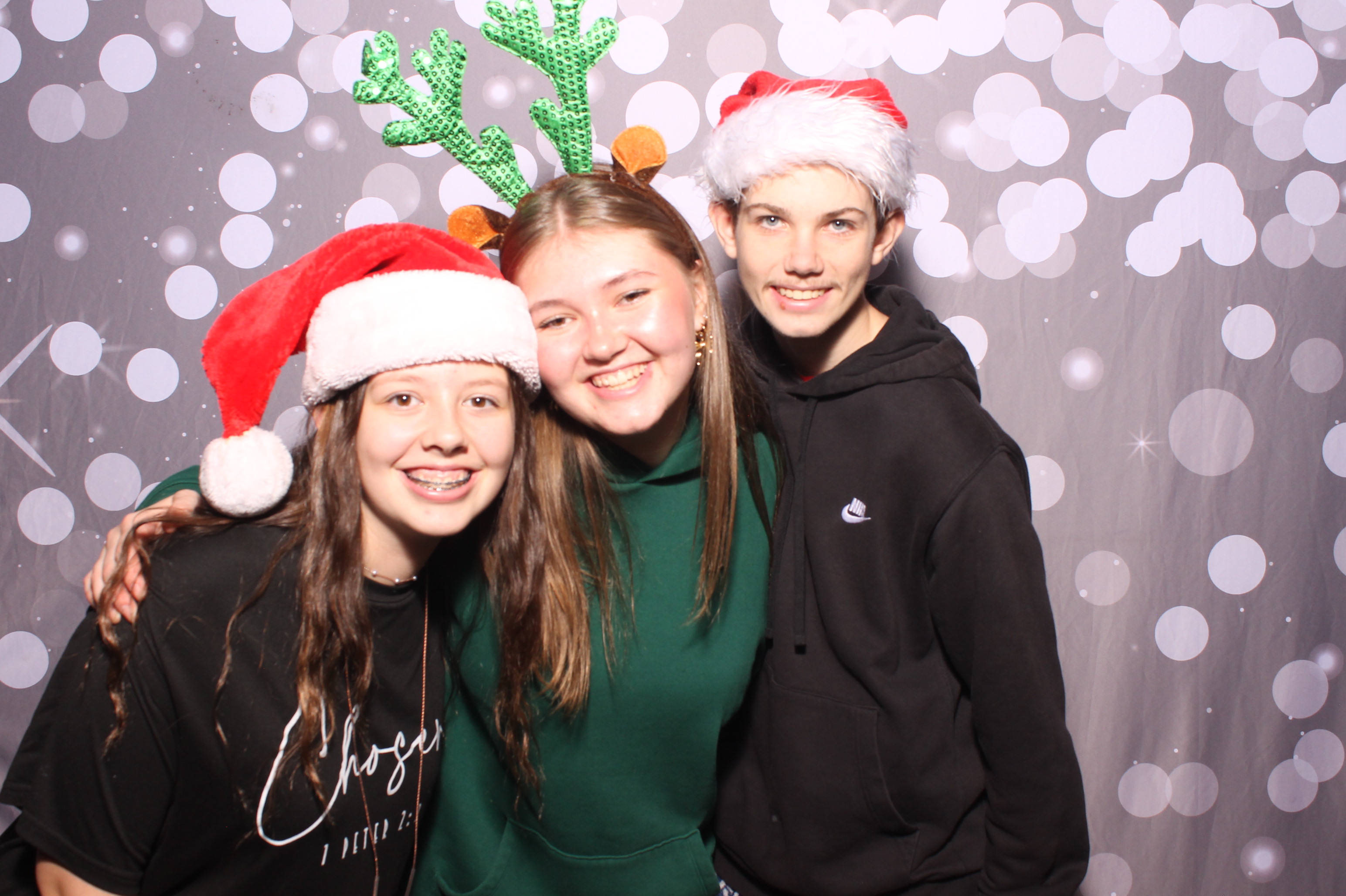 Crossroads Mason - Friendmas! | View more photos from the event at gallery.photoboothcincy.com/u/PhotoBoothCincy/Crossroads-Mason-Friendmas