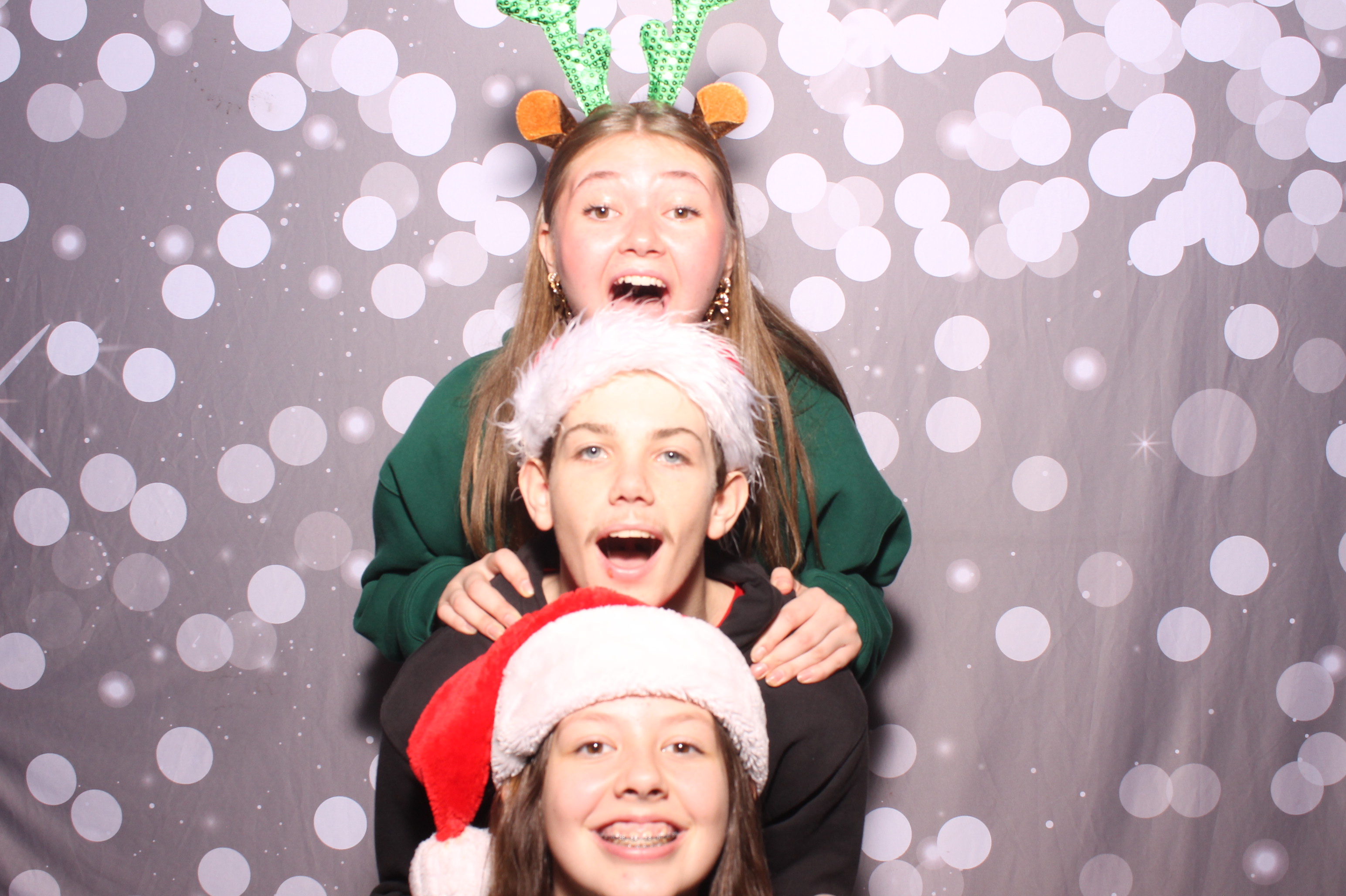Crossroads Mason - Friendmas! | View more photos from the event at gallery.photoboothcincy.com/u/PhotoBoothCincy/Crossroads-Mason-Friendmas