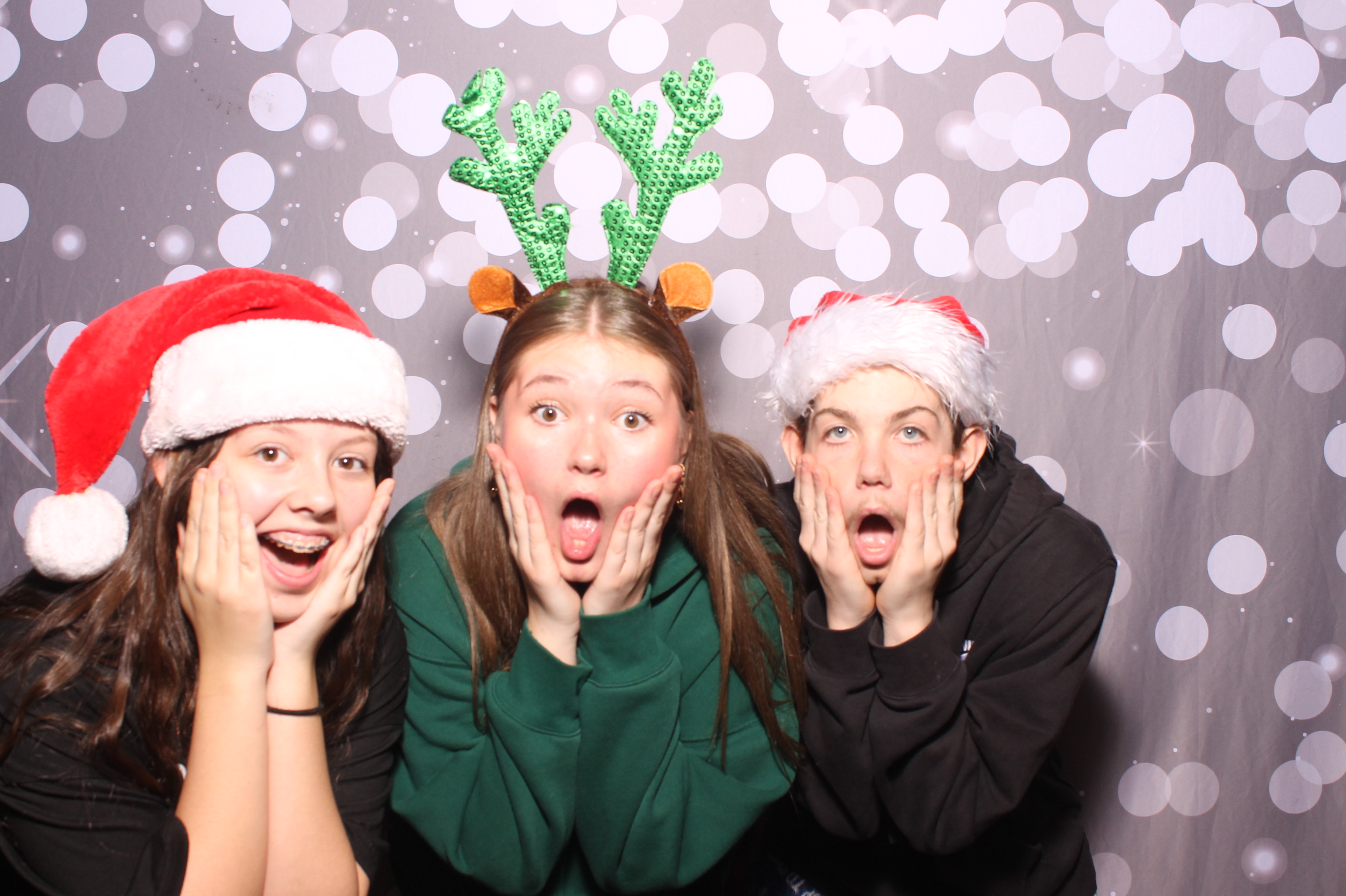 Crossroads Mason - Friendmas! | View more photos from the event at gallery.photoboothcincy.com/u/PhotoBoothCincy/Crossroads-Mason-Friendmas