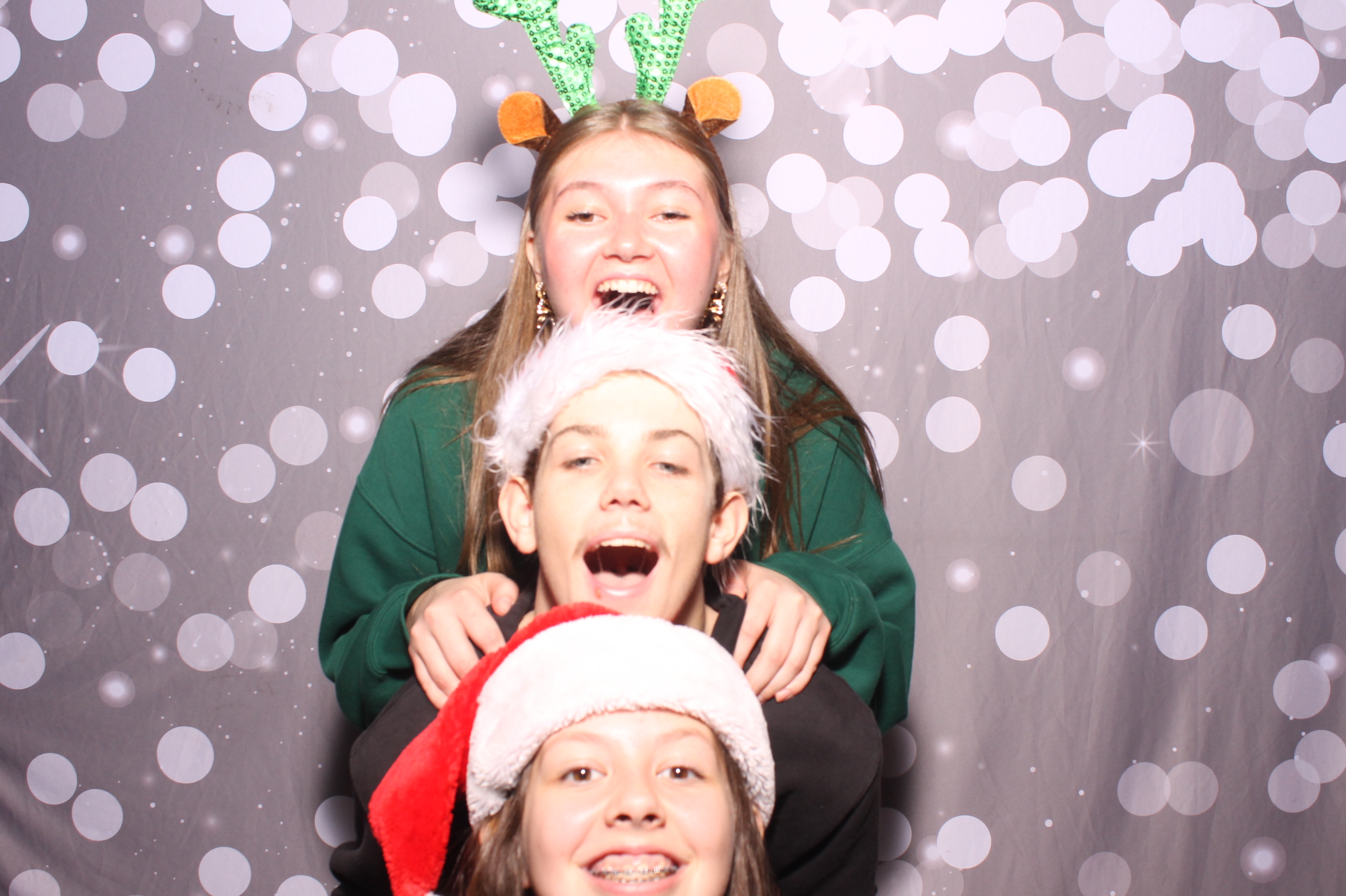 Crossroads Mason - Friendmas! | View more photos from the event at gallery.photoboothcincy.com/u/PhotoBoothCincy/Crossroads-Mason-Friendmas