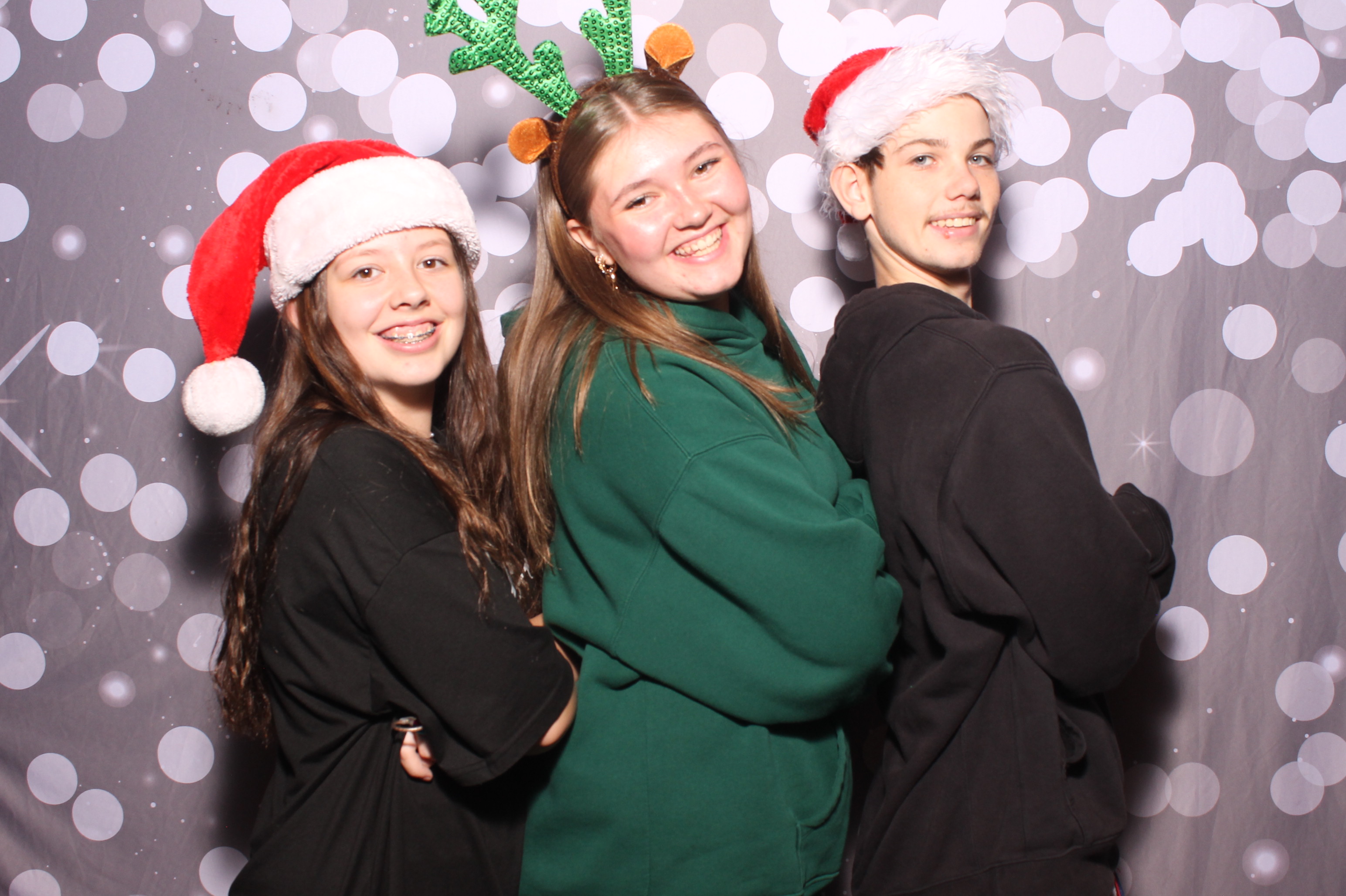 Crossroads Mason - Friendmas! | View more photos from the event at gallery.photoboothcincy.com/u/PhotoBoothCincy/Crossroads-Mason-Friendmas