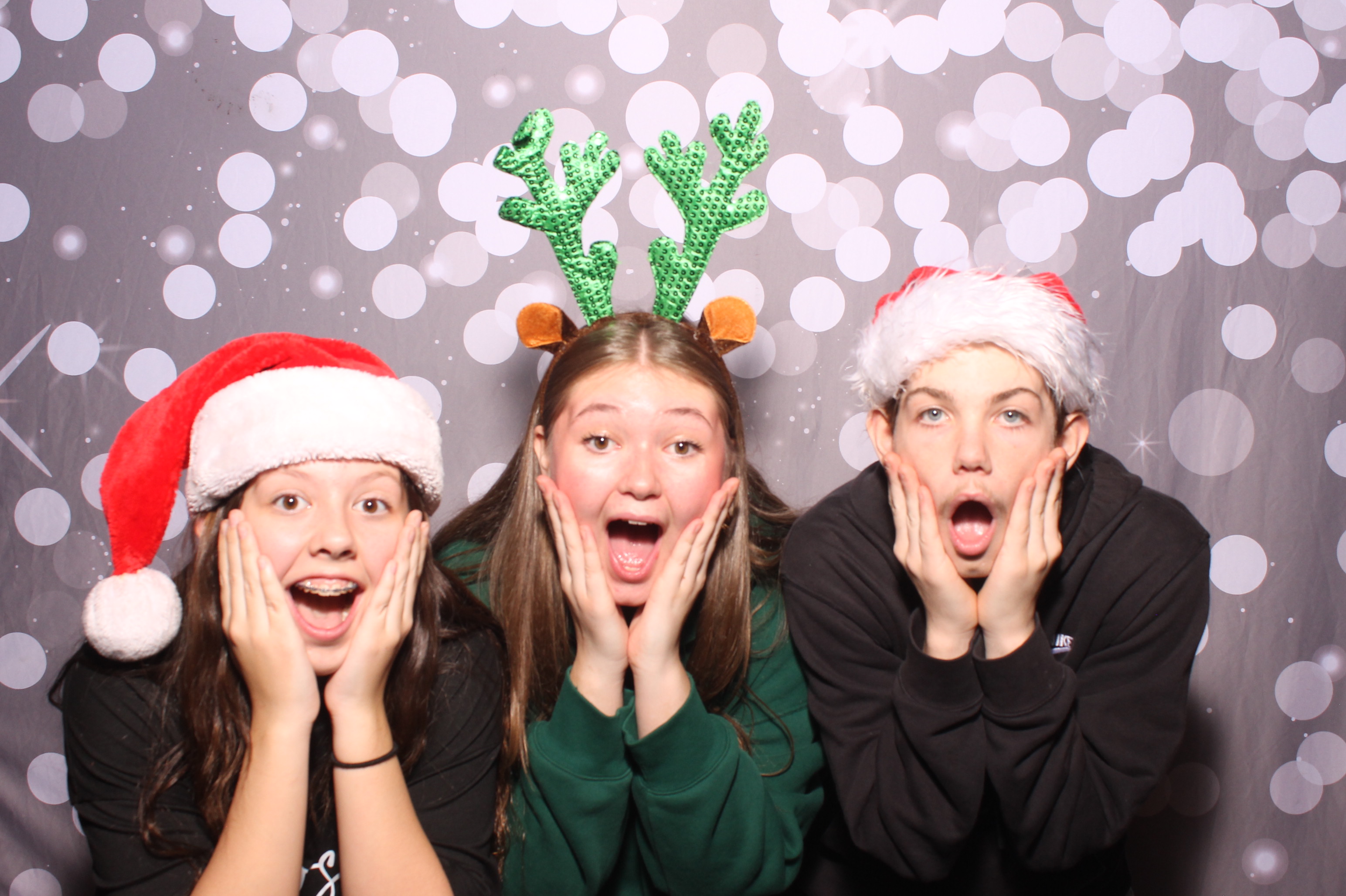 Crossroads Mason - Friendmas! | View more photos from the event at gallery.photoboothcincy.com/u/PhotoBoothCincy/Crossroads-Mason-Friendmas