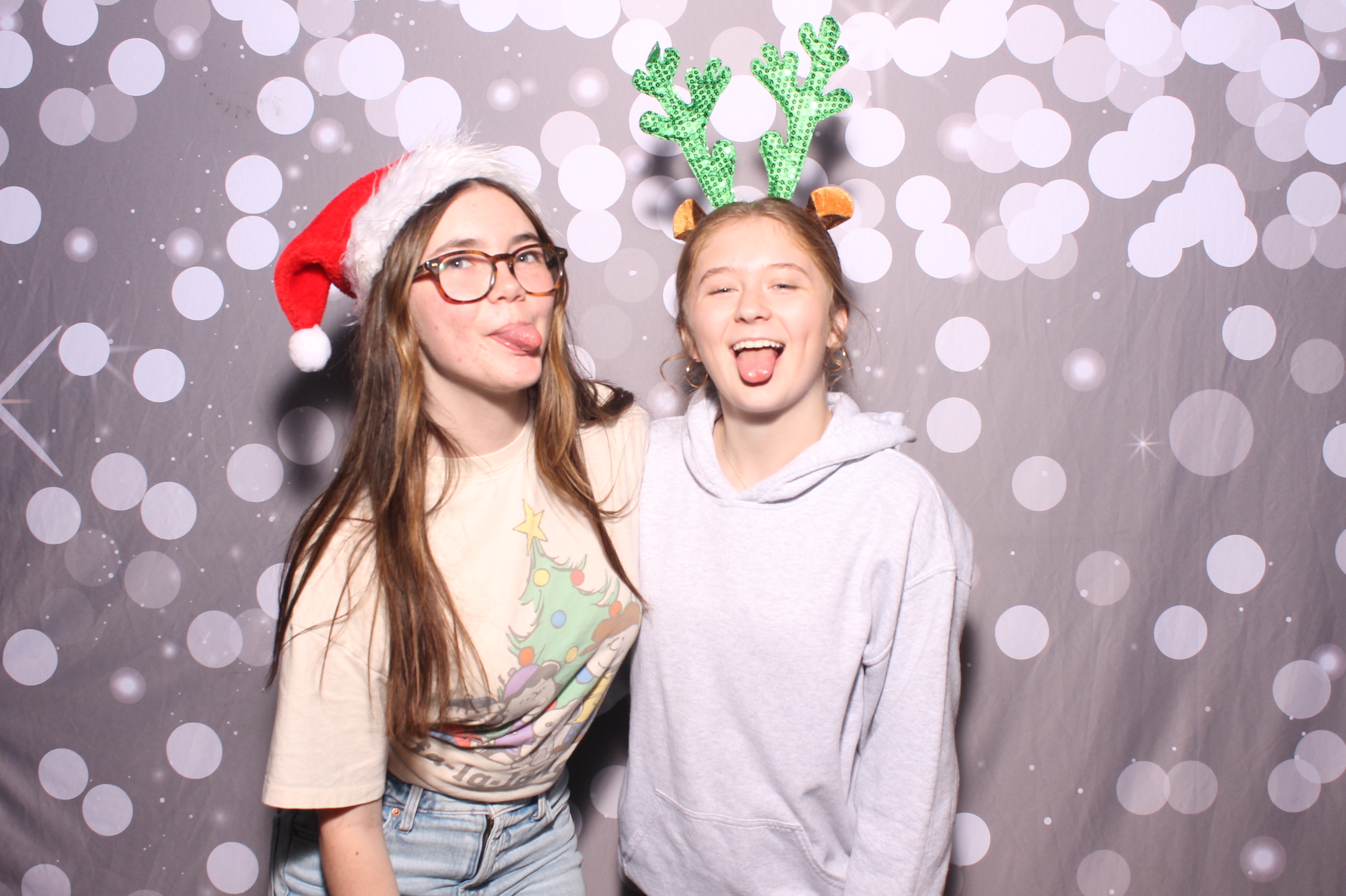 Crossroads Mason - Friendmas! | View more photos from the event at gallery.photoboothcincy.com/u/PhotoBoothCincy/Crossroads-Mason-Friendmas
