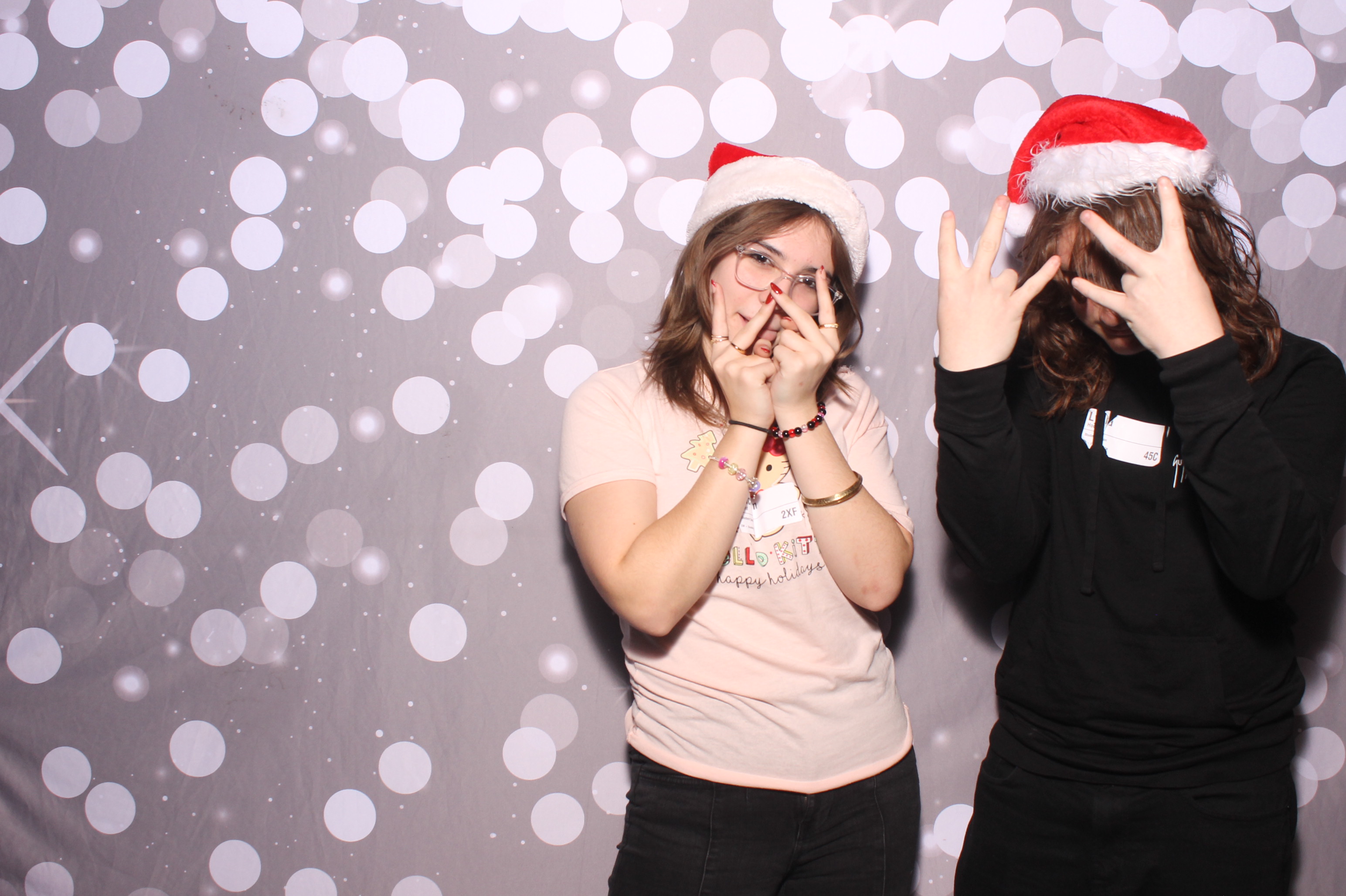 Crossroads Mason - Friendmas! | View more photos from the event at gallery.photoboothcincy.com/u/PhotoBoothCincy/Crossroads-Mason-Friendmas
