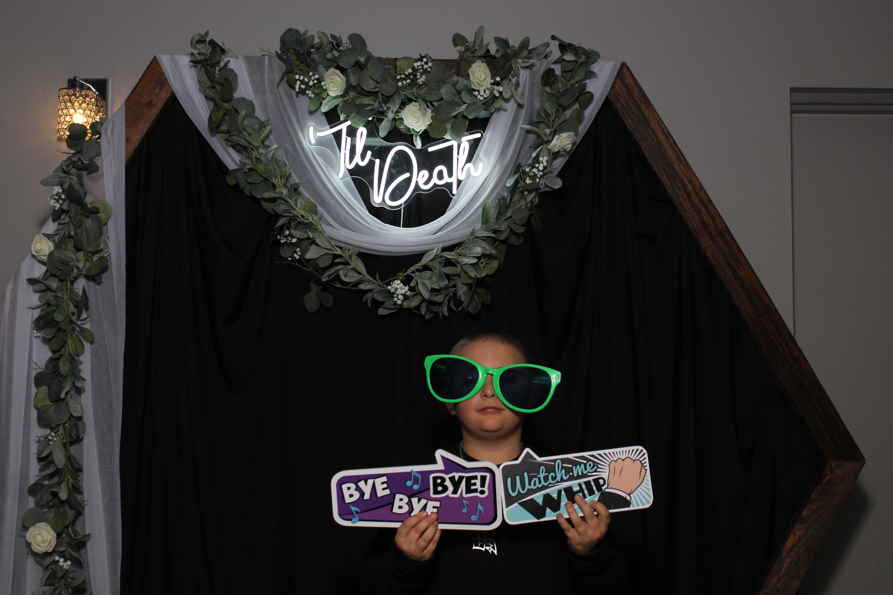 Danielle & Gavin | View more photos from the event at gallery.photoboothcincy.com/u/PhotoBoothCincy/Danielle-Gavin