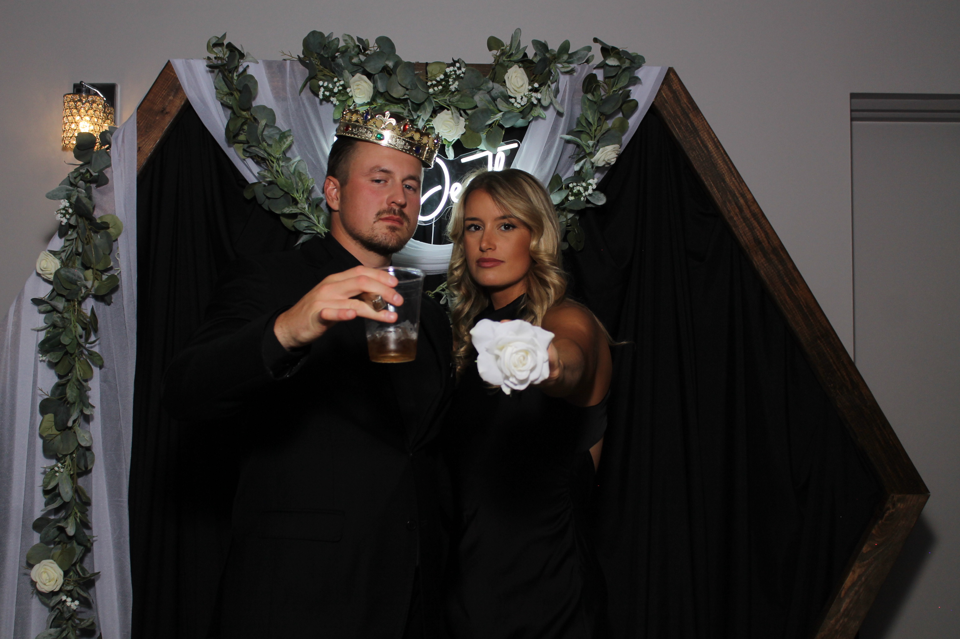 Danielle & Gavin | View more photos from the event at gallery.photoboothcincy.com/u/PhotoBoothCincy/Danielle-Gavin