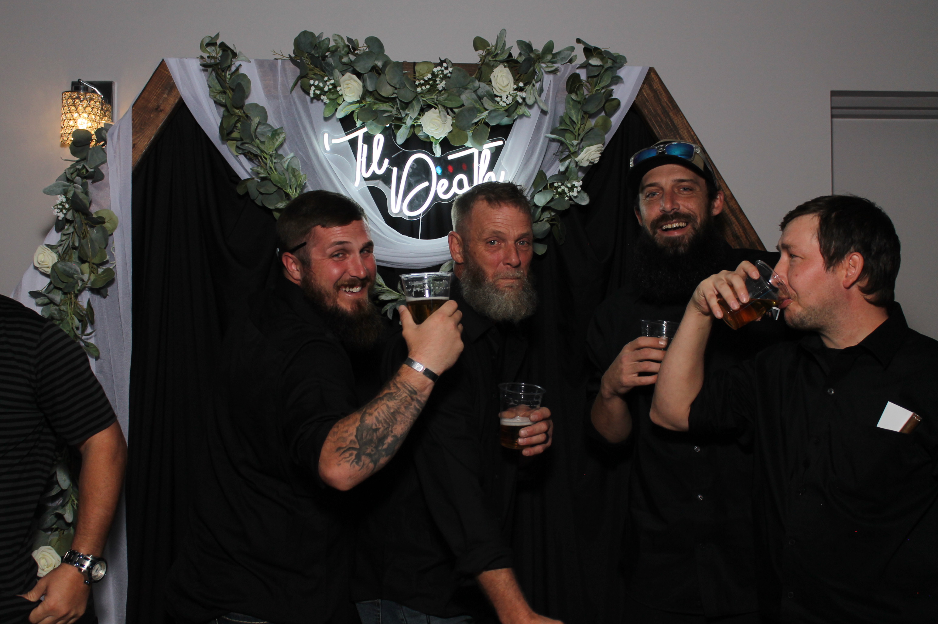 Danielle & Gavin | View more photos from the event at gallery.photoboothcincy.com/u/PhotoBoothCincy/Danielle-Gavin