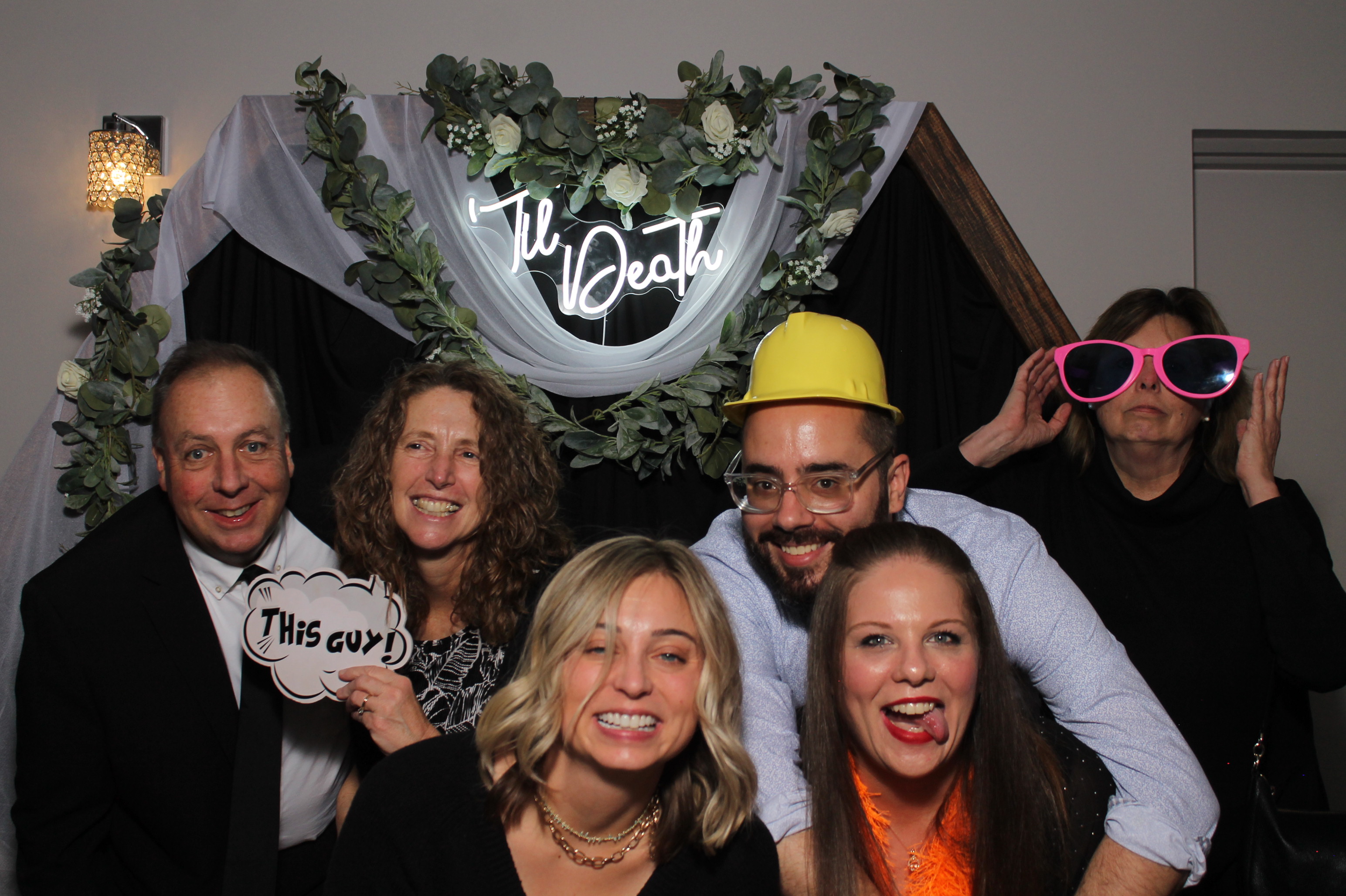 Danielle & Gavin | View more photos from the event at gallery.photoboothcincy.com/u/PhotoBoothCincy/Danielle-Gavin