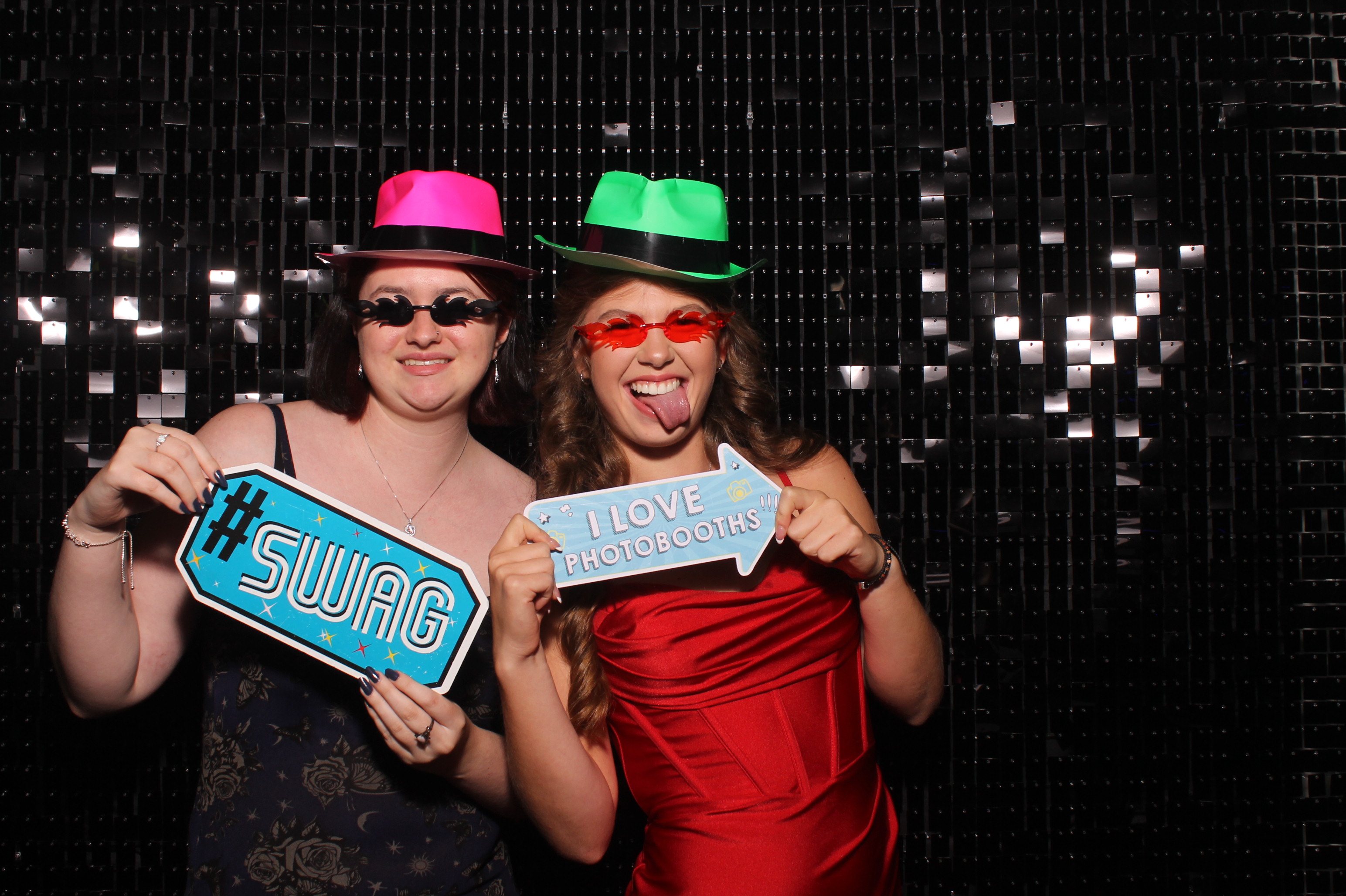 Dardaris/Buckner Wedding  | View more photos from the event at gallery.photoboothcincy.com/u/PhotoBoothCincy/DardarisBuckner-Wedding