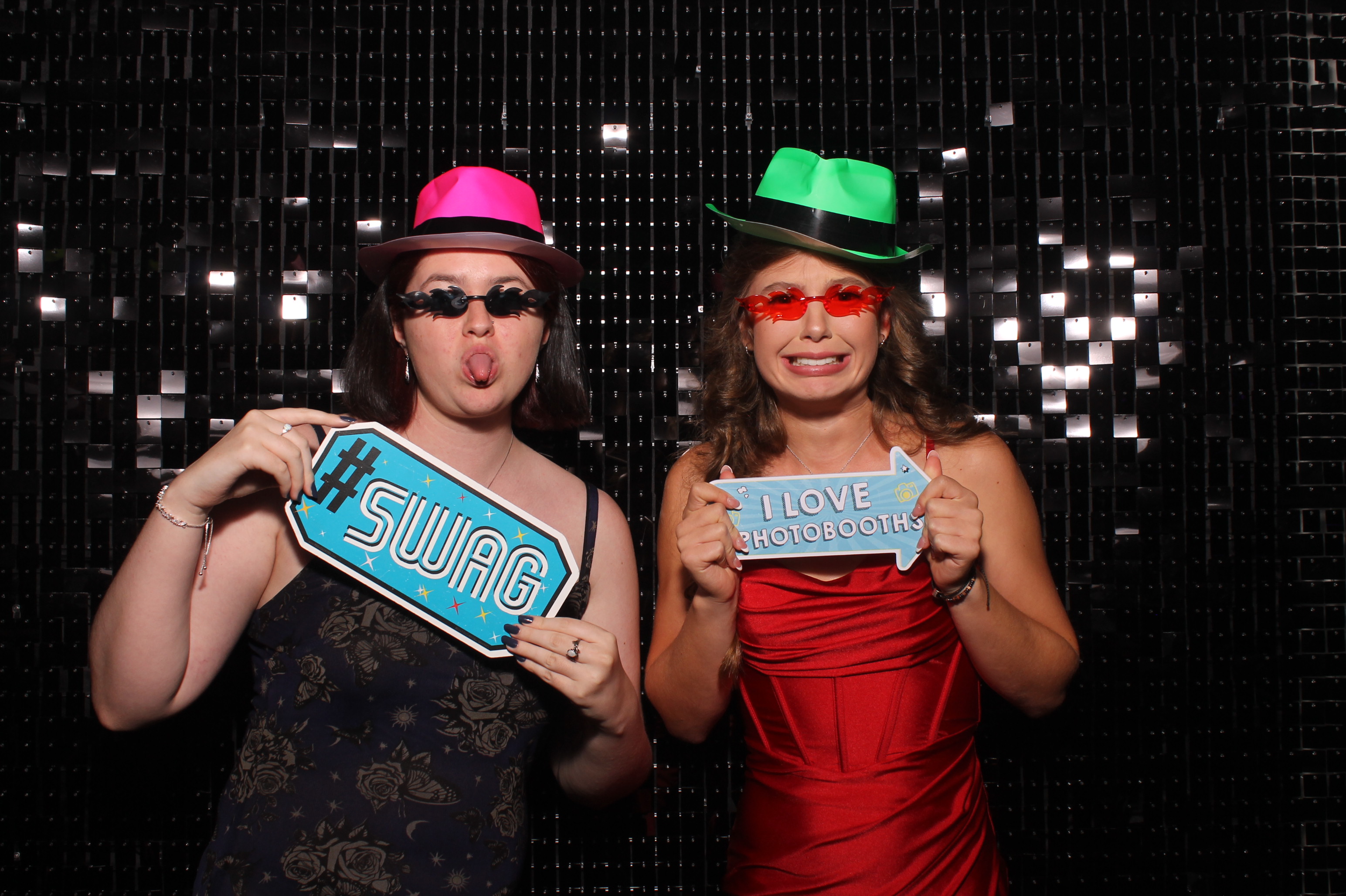 Dardaris/Buckner Wedding  | View more photos from the event at gallery.photoboothcincy.com/u/PhotoBoothCincy/DardarisBuckner-Wedding