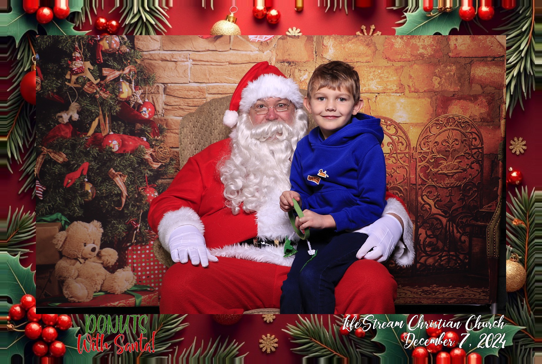 Donuts with Santa | View more photos from the event at gallery.photoboothcincy.com/u/PhotoBoothCincy/Donuts-with-Santa
