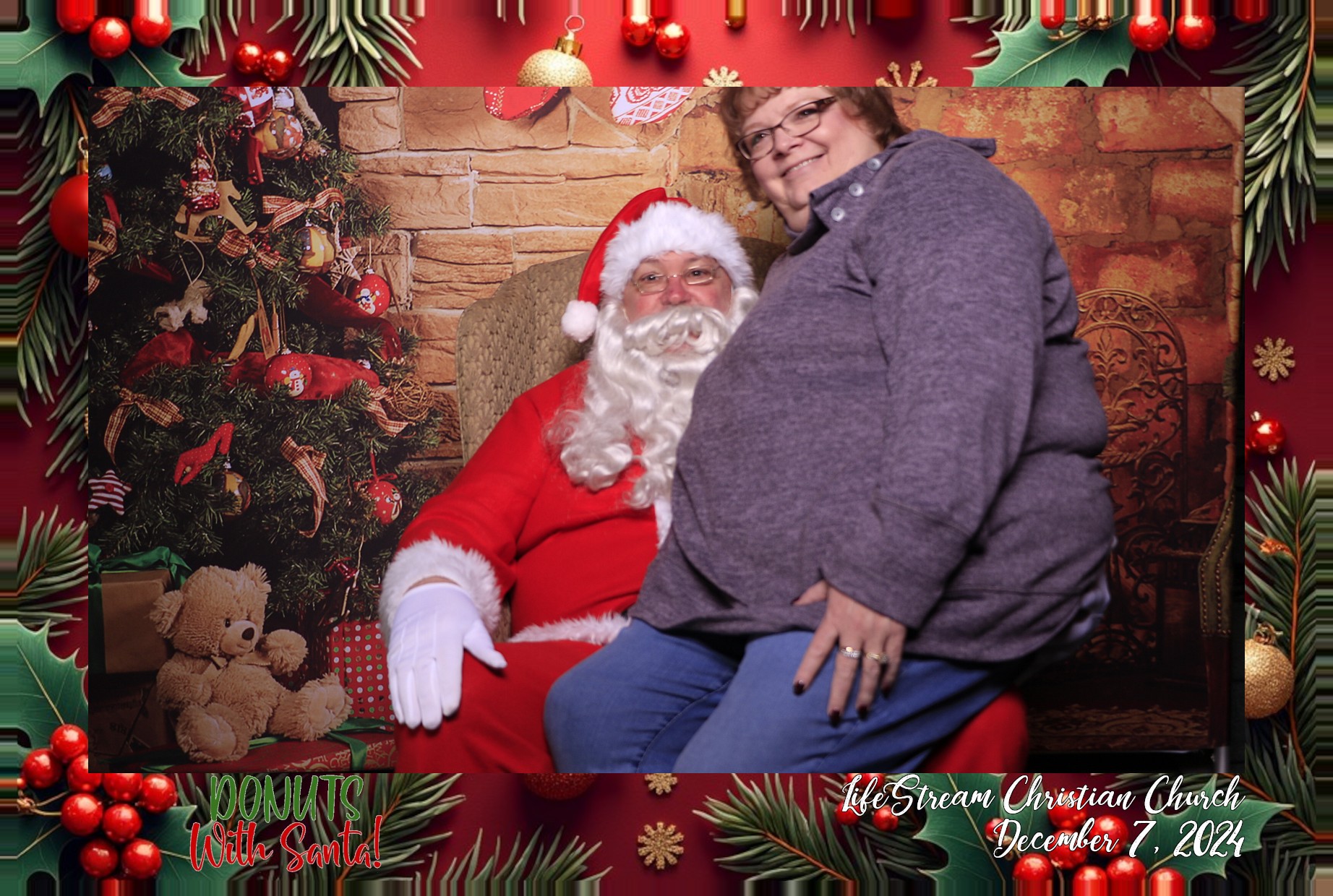 Donuts with Santa | View more photos from the event at gallery.photoboothcincy.com/u/PhotoBoothCincy/Donuts-with-Santa