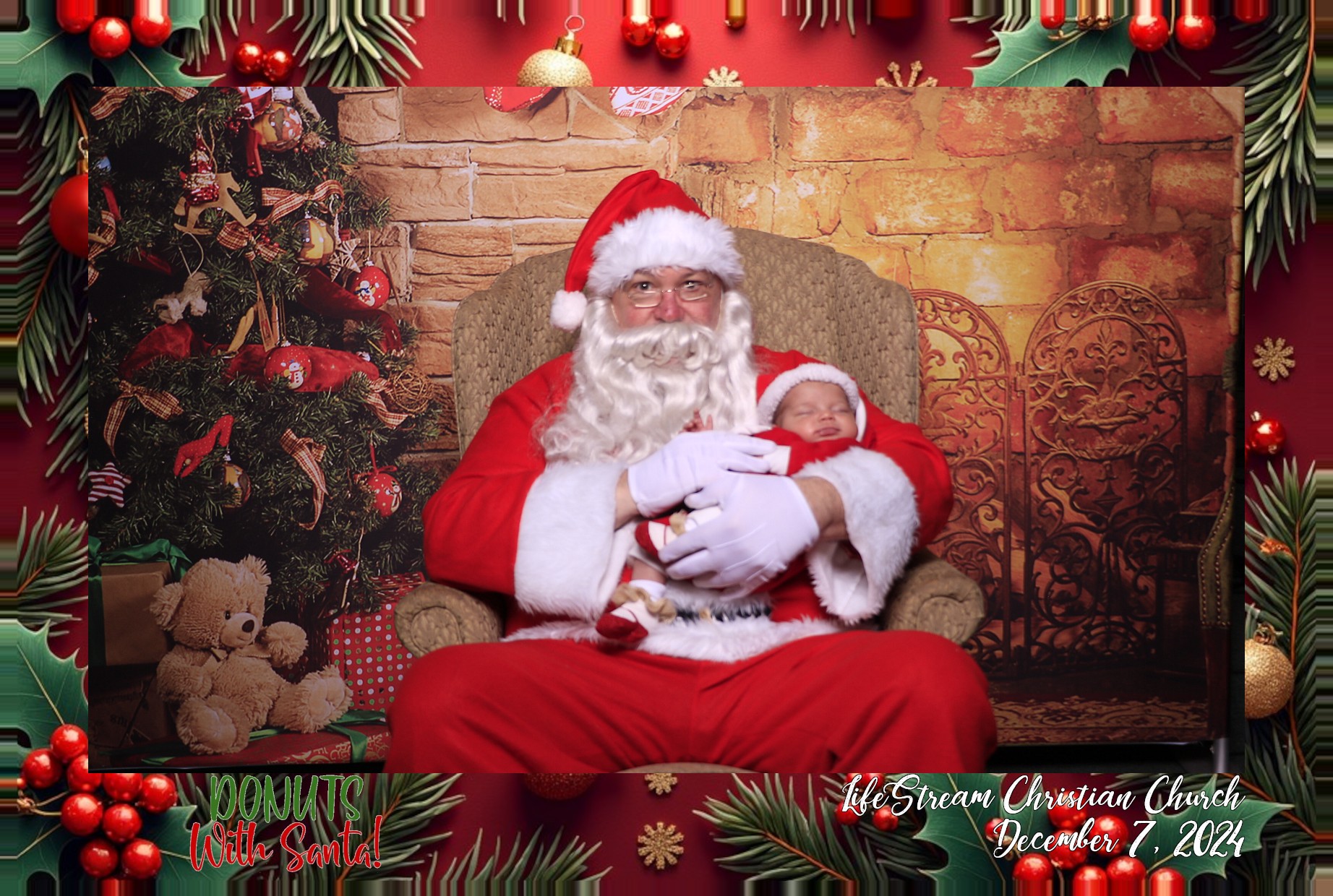 Donuts with Santa | View more photos from the event at gallery.photoboothcincy.com/u/PhotoBoothCincy/Donuts-with-Santa