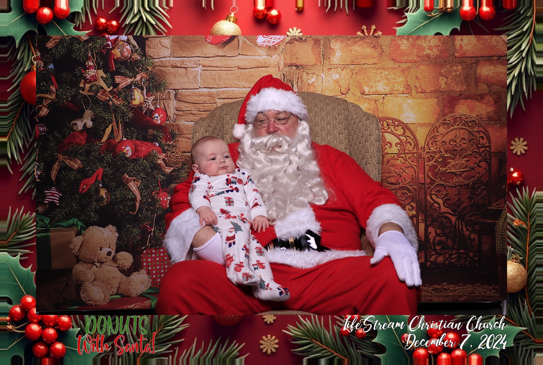 Donuts with Santa | View more photos from the event at gallery.photoboothcincy.com/u/PhotoBoothCincy/Donuts-with-Santa