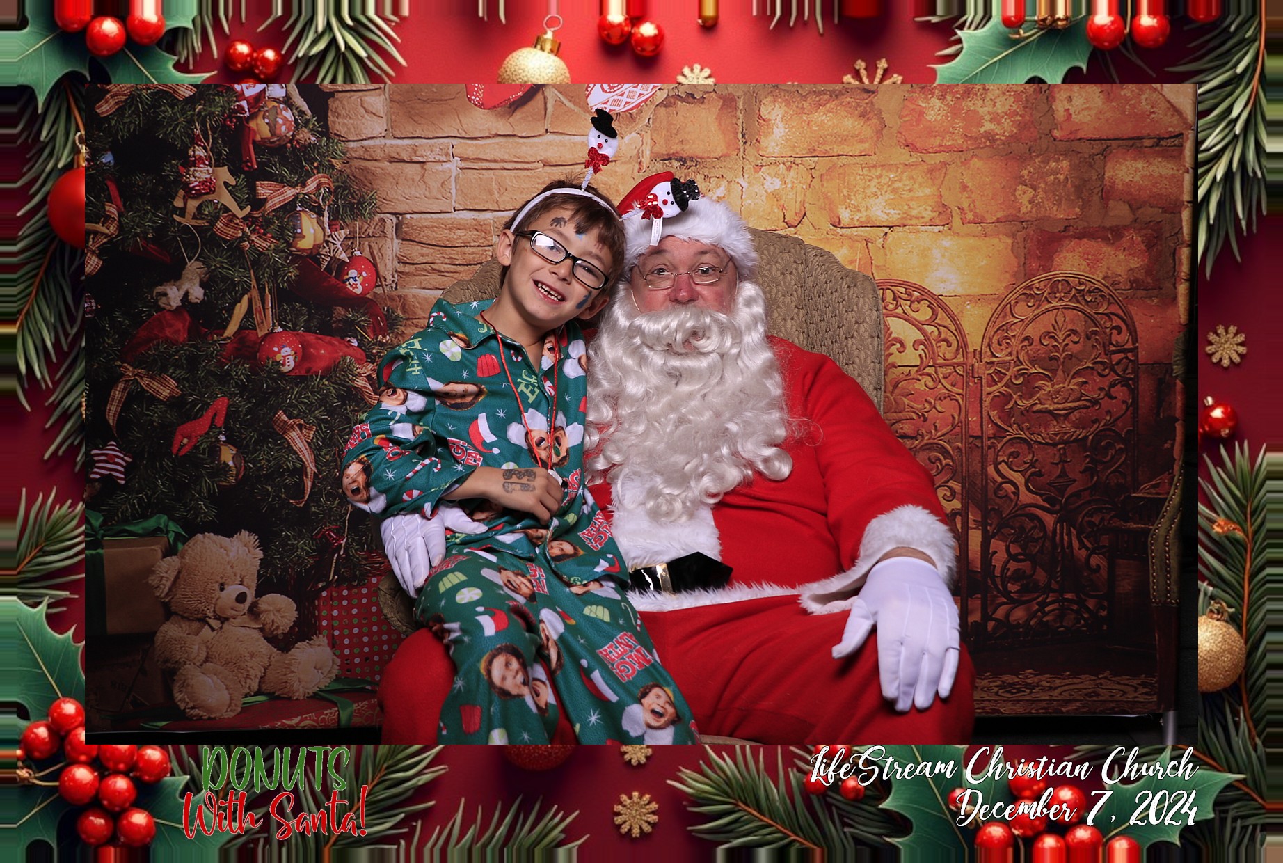 Donuts with Santa | View more photos from the event at gallery.photoboothcincy.com/u/PhotoBoothCincy/Donuts-with-Santa