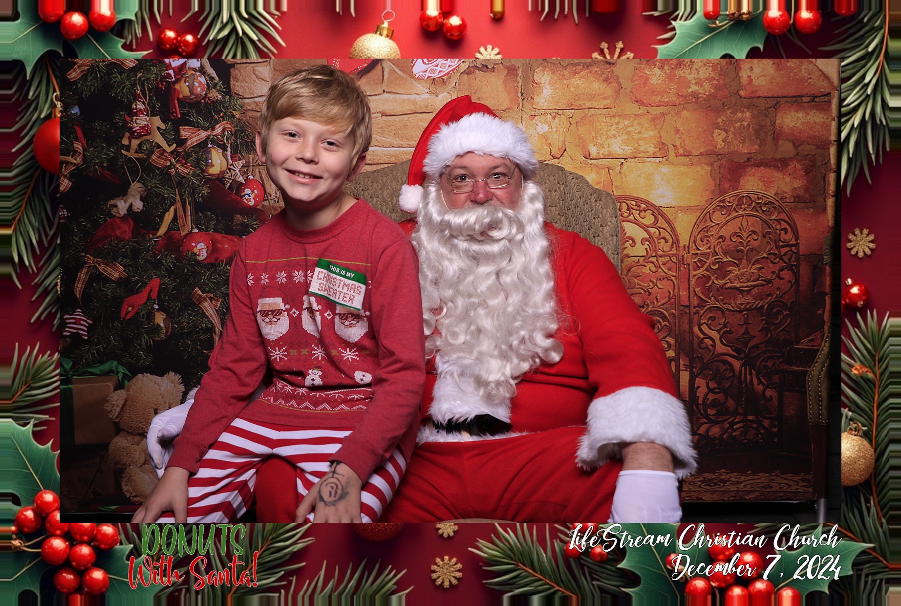 Donuts with Santa | View more photos from the event at gallery.photoboothcincy.com/u/PhotoBoothCincy/Donuts-with-Santa