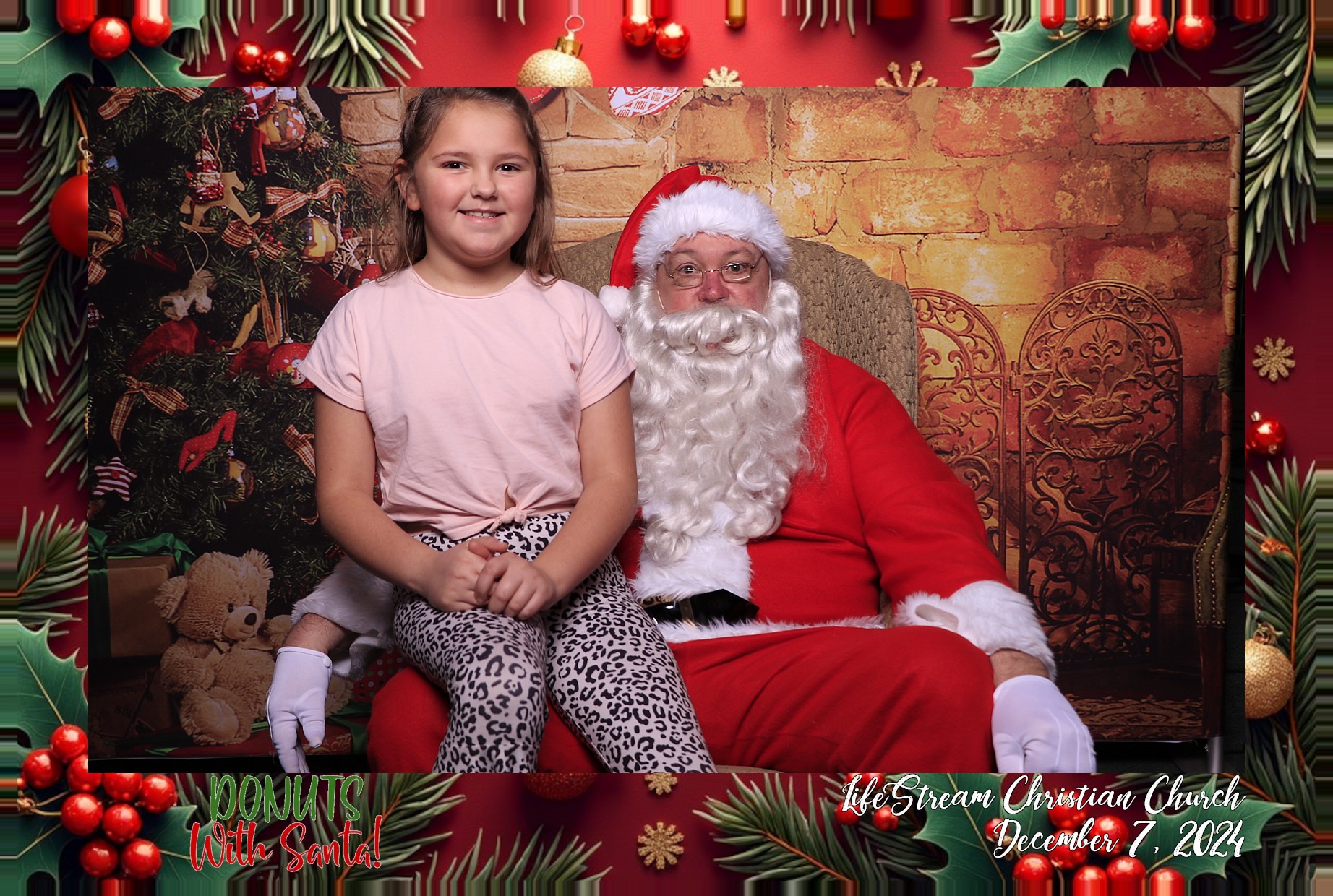 Donuts with Santa | View more photos from the event at gallery.photoboothcincy.com/u/PhotoBoothCincy/Donuts-with-Santa