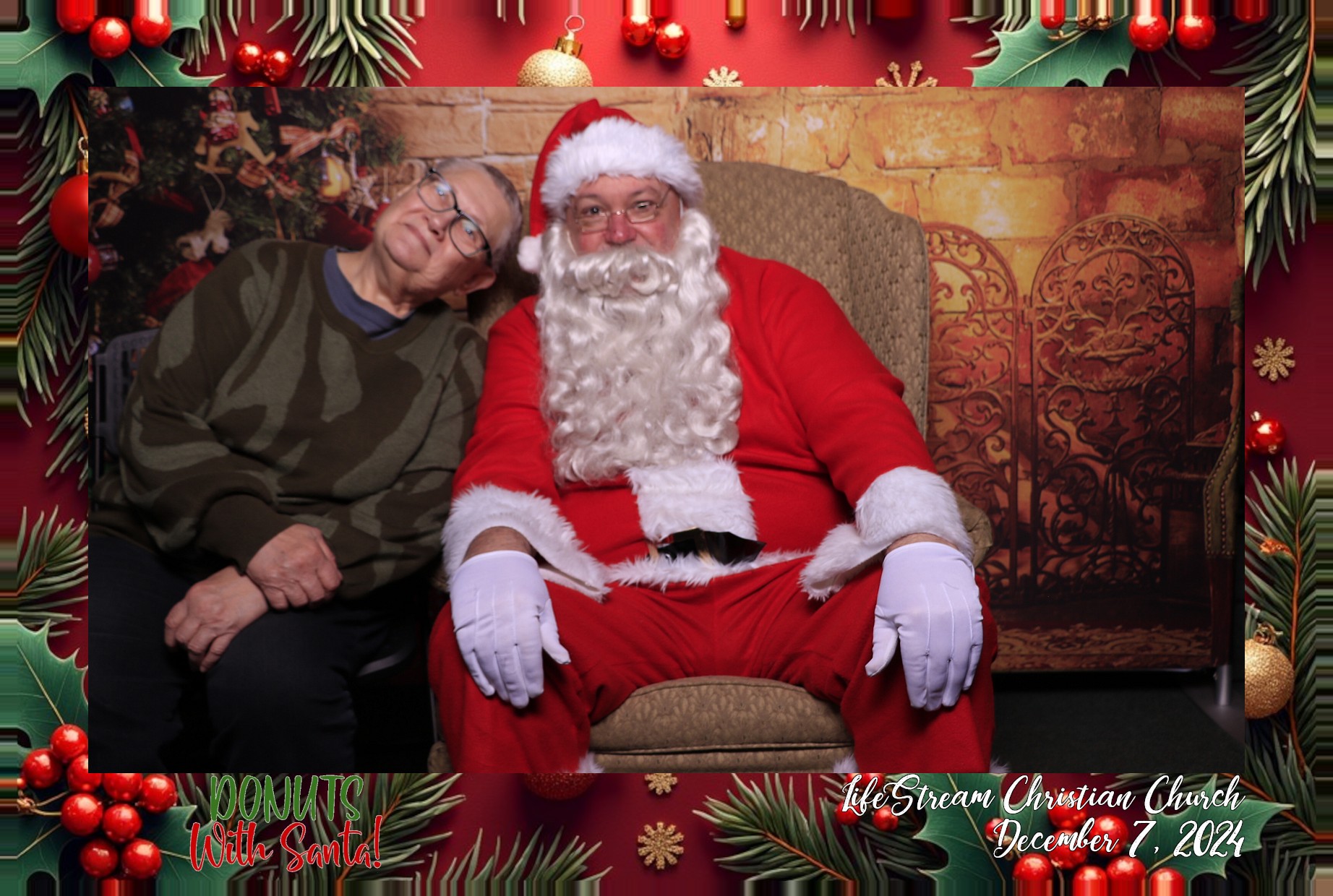 Donuts with Santa | View more photos from the event at gallery.photoboothcincy.com/u/PhotoBoothCincy/Donuts-with-Santa