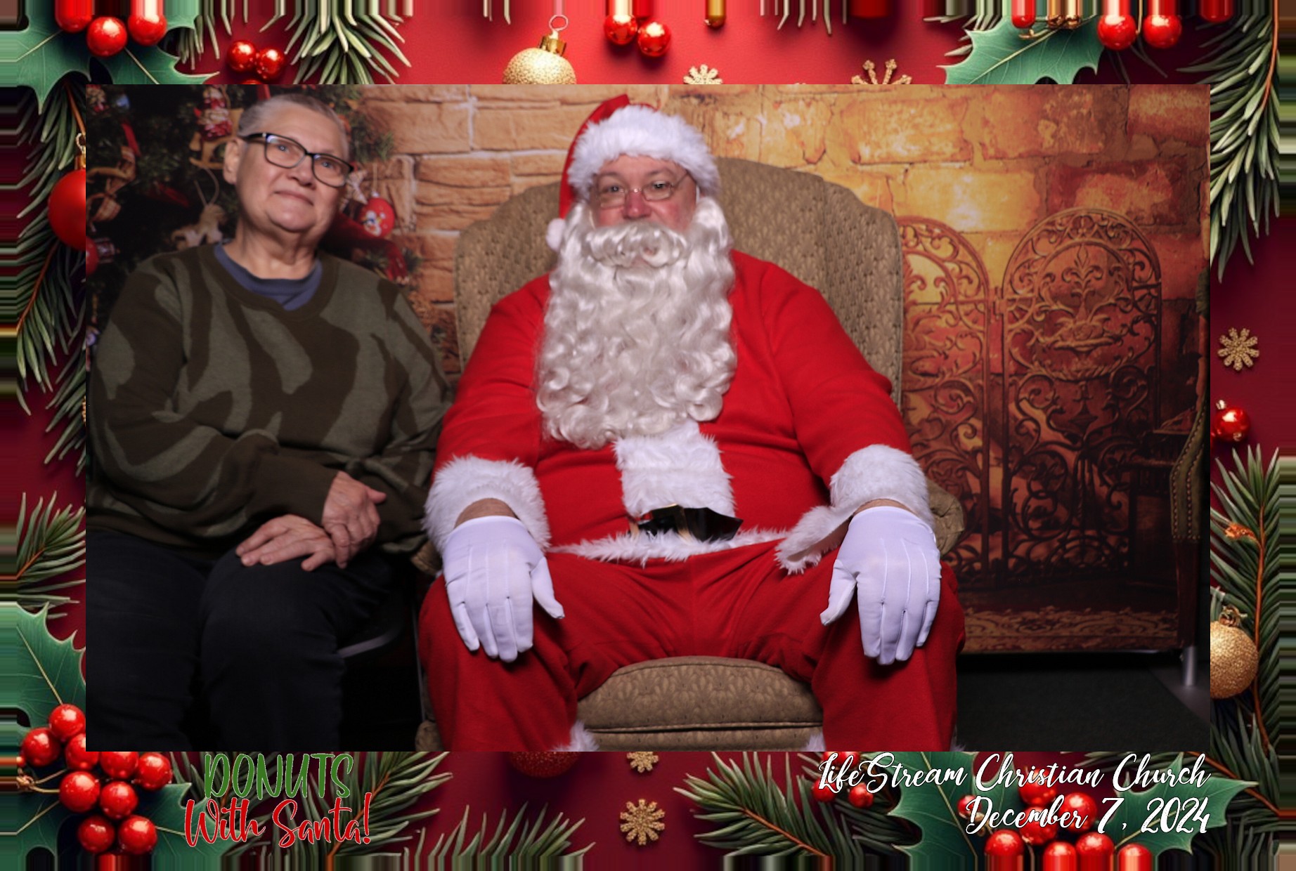 Donuts with Santa | View more photos from the event at gallery.photoboothcincy.com/u/PhotoBoothCincy/Donuts-with-Santa
