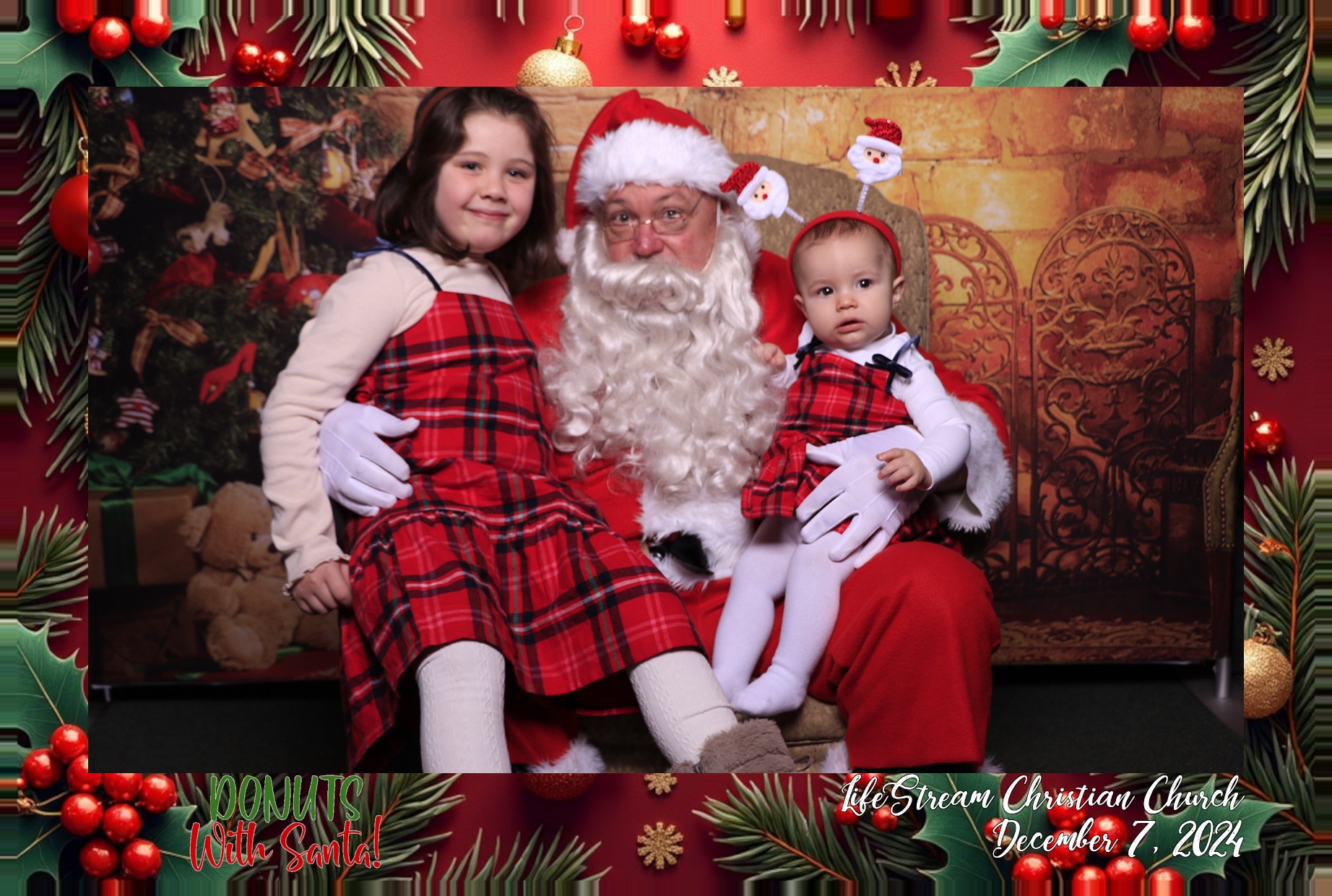 Donuts with Santa | View more photos from the event at gallery.photoboothcincy.com/u/PhotoBoothCincy/Donuts-with-Santa