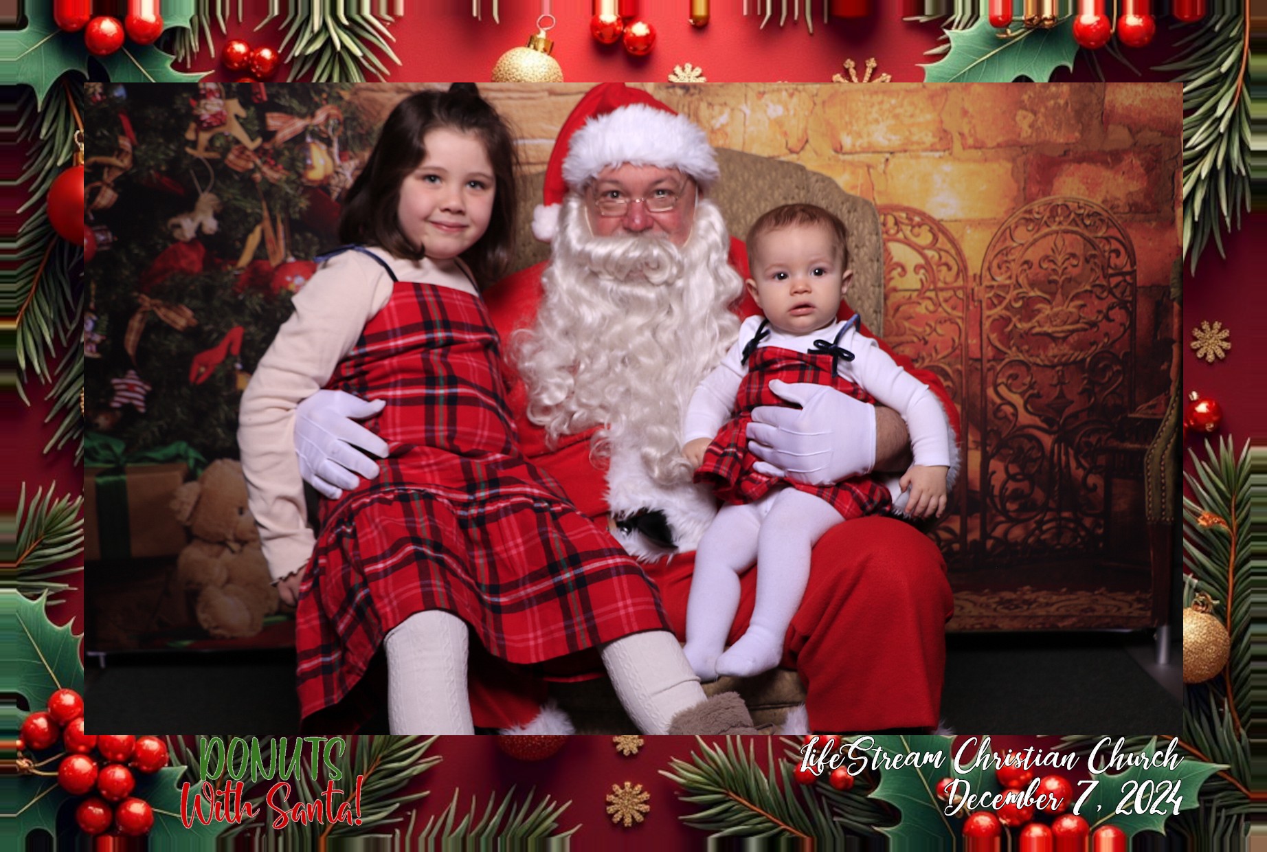 Donuts with Santa | View more photos from the event at gallery.photoboothcincy.com/u/PhotoBoothCincy/Donuts-with-Santa