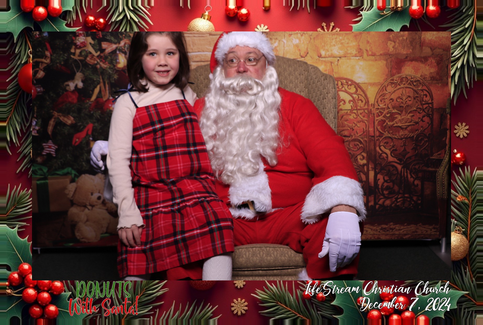 Donuts with Santa | View more photos from the event at gallery.photoboothcincy.com/u/PhotoBoothCincy/Donuts-with-Santa