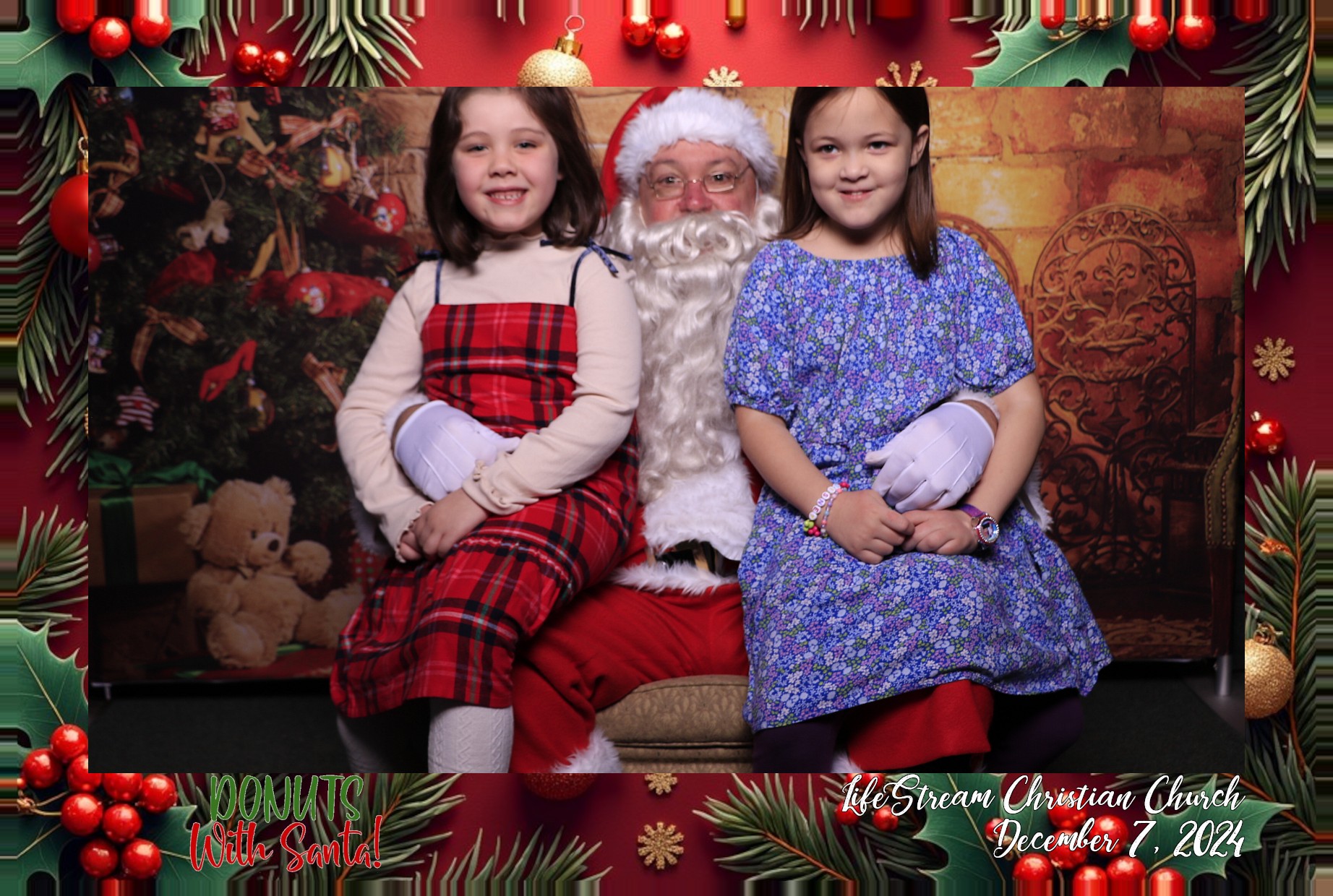 Donuts with Santa | View more photos from the event at gallery.photoboothcincy.com/u/PhotoBoothCincy/Donuts-with-Santa