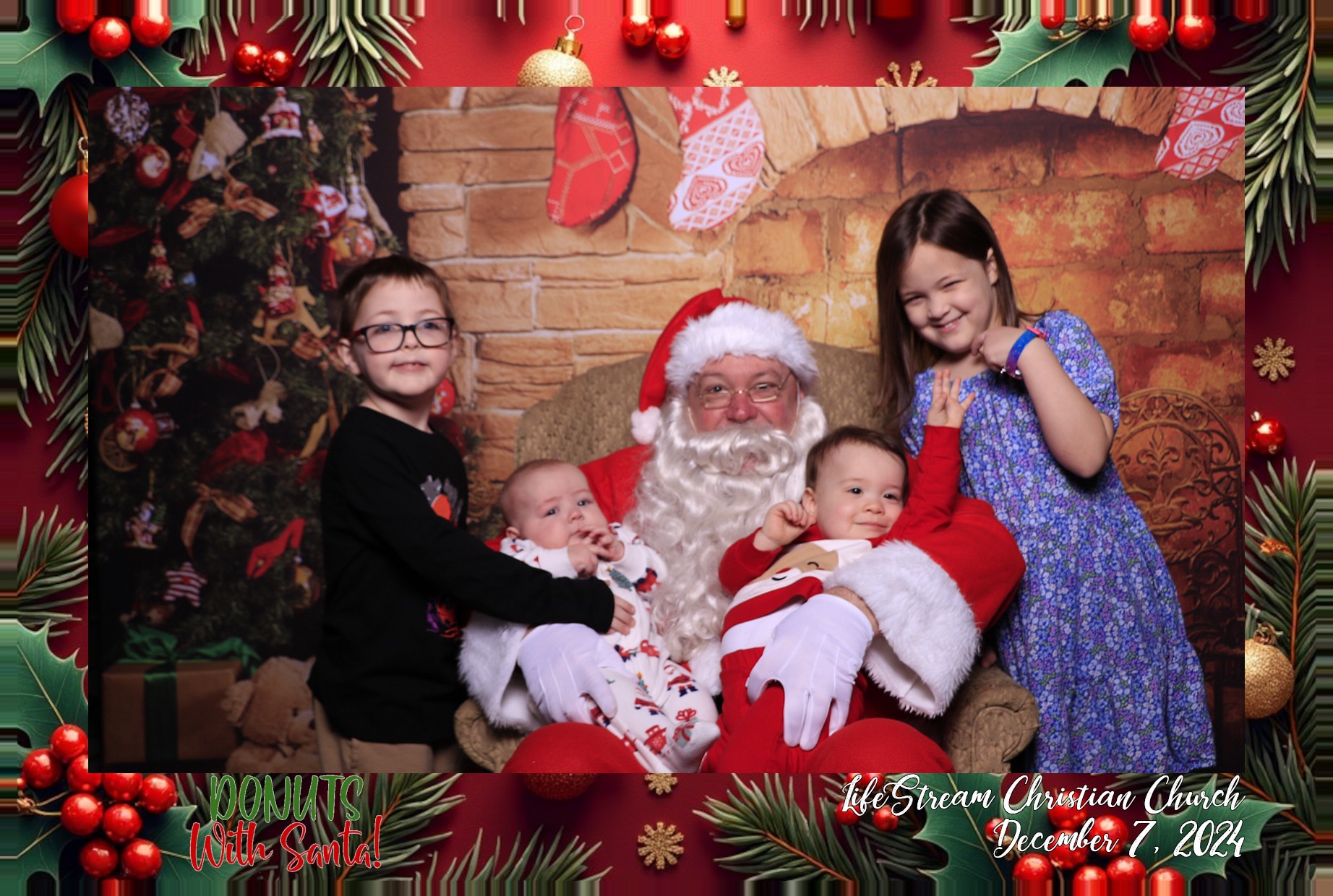 Donuts with Santa | View more photos from the event at gallery.photoboothcincy.com/u/PhotoBoothCincy/Donuts-with-Santa