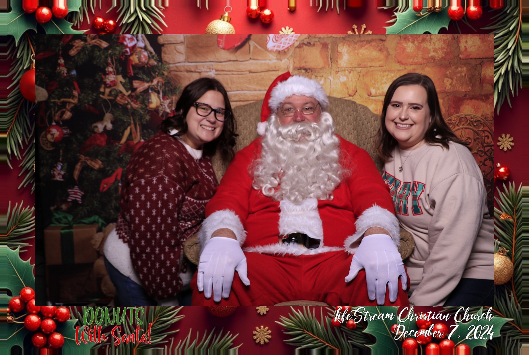 Donuts with Santa | View more photos from the event at gallery.photoboothcincy.com/u/PhotoBoothCincy/Donuts-with-Santa