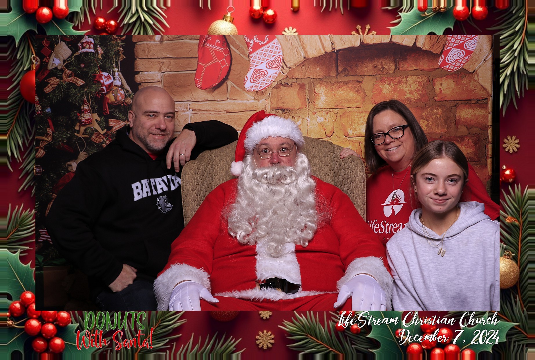 Donuts with Santa | View more photos from the event at gallery.photoboothcincy.com/u/PhotoBoothCincy/Donuts-with-Santa