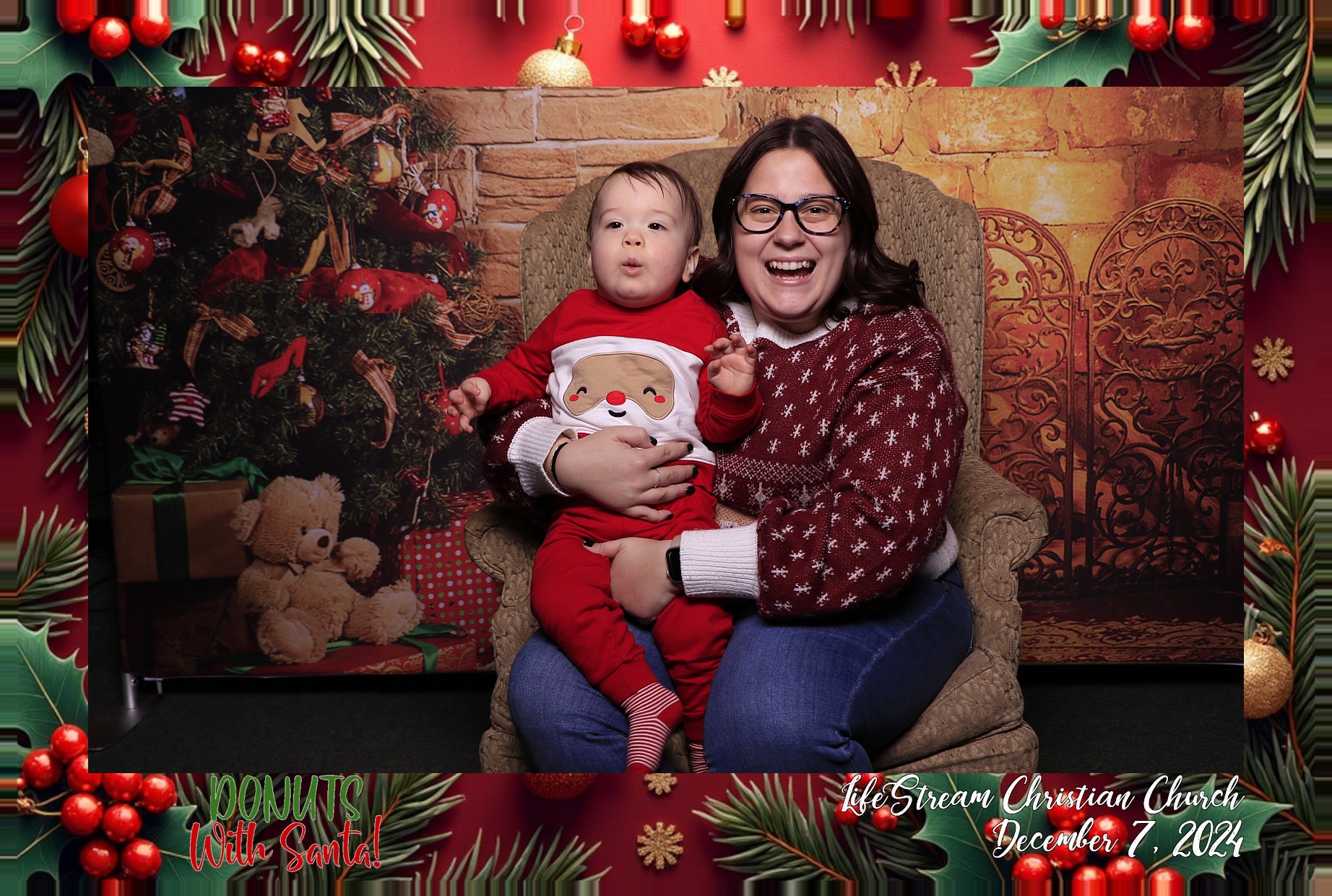 Donuts with Santa | View more photos from the event at gallery.photoboothcincy.com/u/PhotoBoothCincy/Donuts-with-Santa