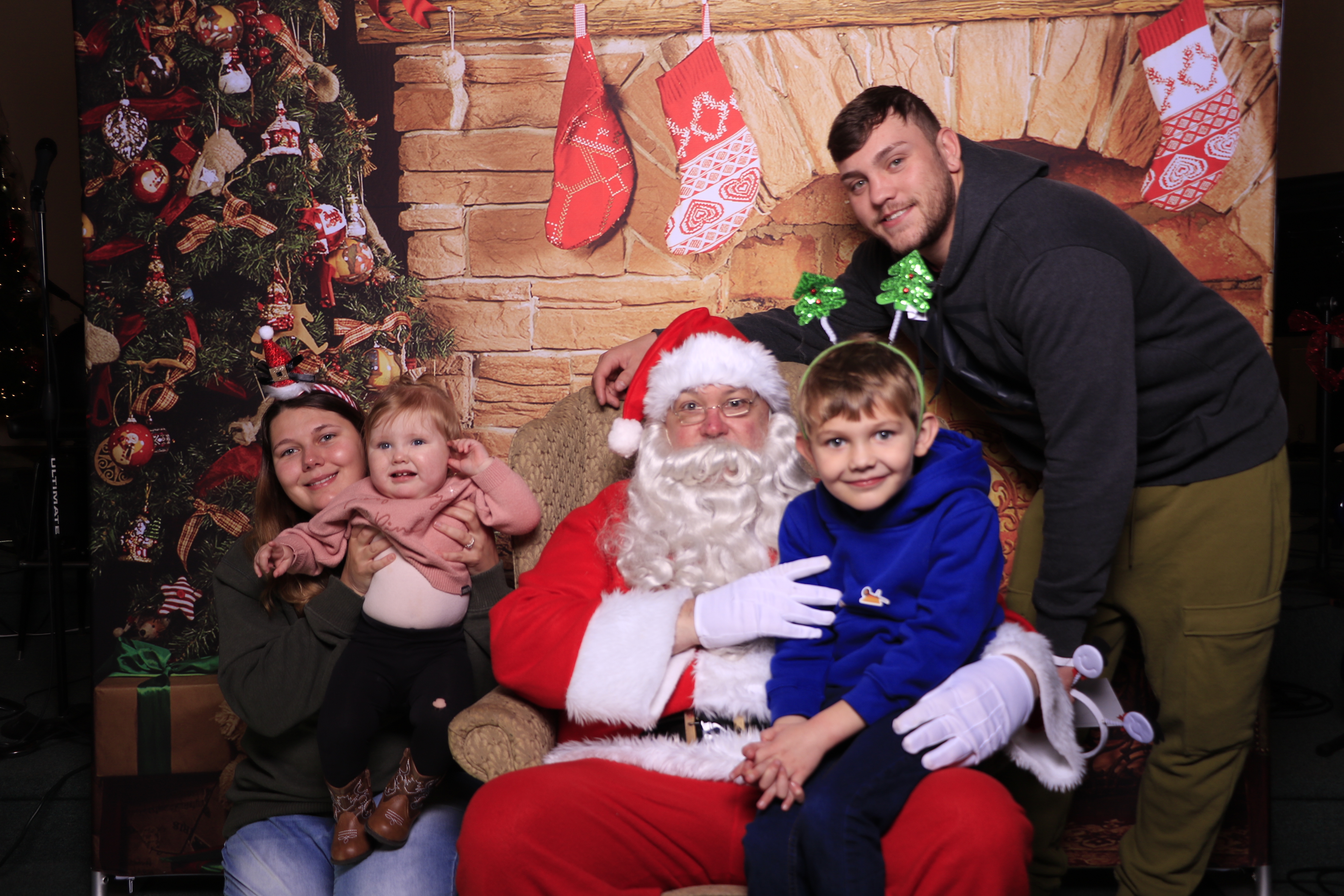 Donuts with Santa | View more photos from the event at gallery.photoboothcincy.com/u/PhotoBoothCincy/Donuts-with-Santa