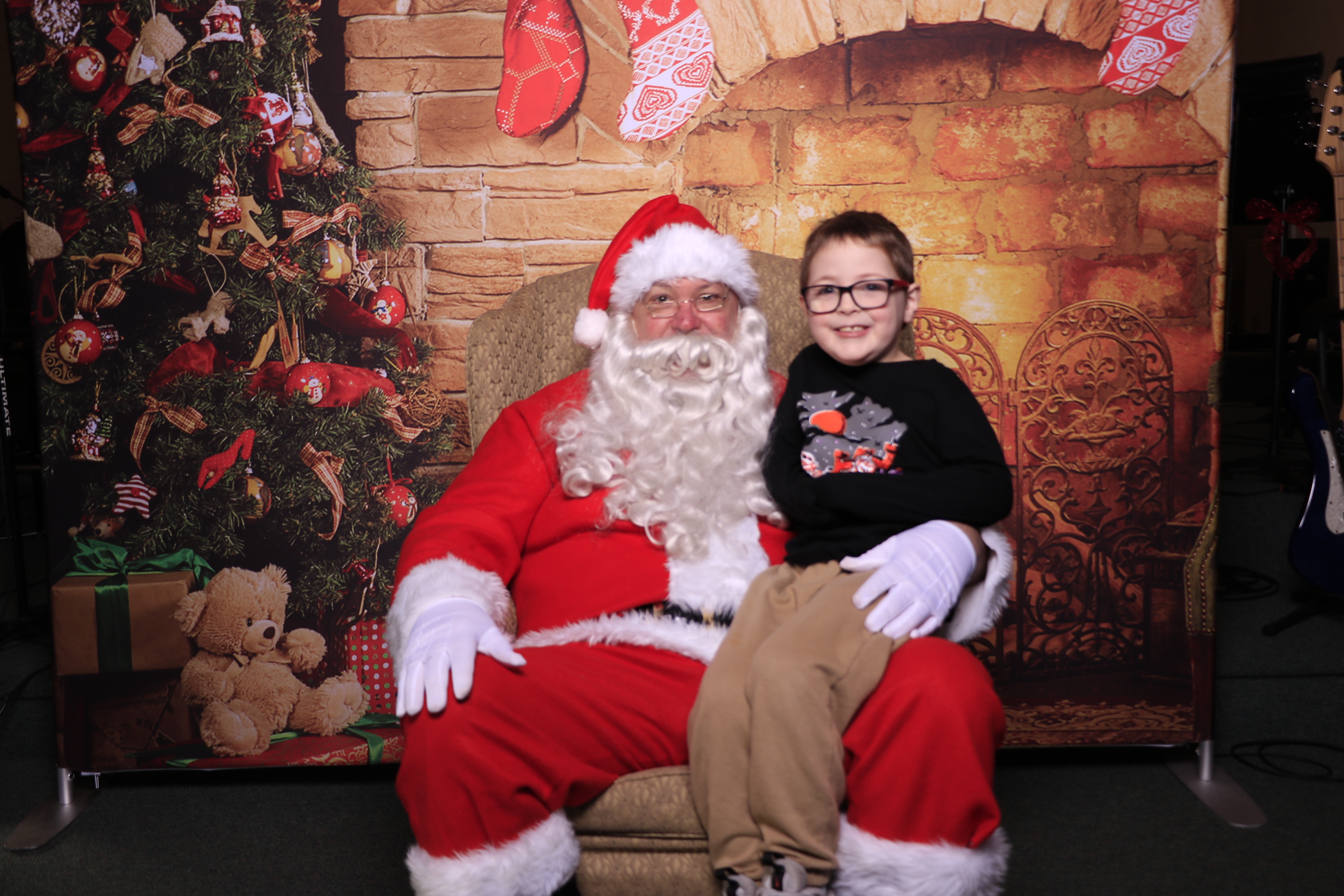 Donuts with Santa | View more photos from the event at gallery.photoboothcincy.com/u/PhotoBoothCincy/Donuts-with-Santa