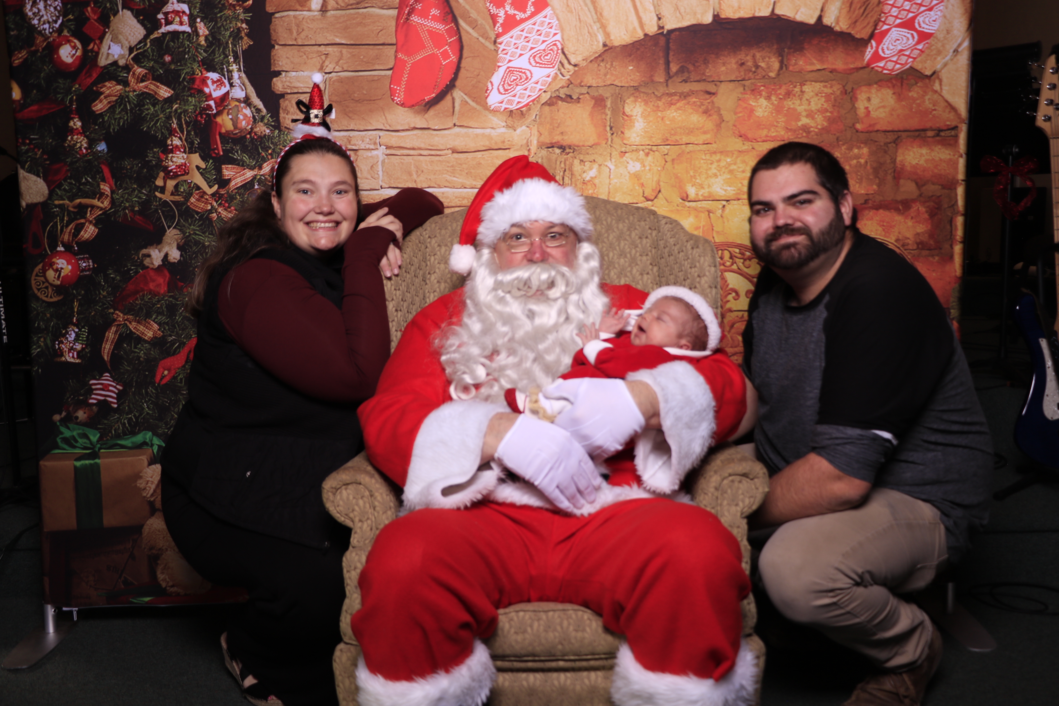 Donuts with Santa | View more photos from the event at gallery.photoboothcincy.com/u/PhotoBoothCincy/Donuts-with-Santa