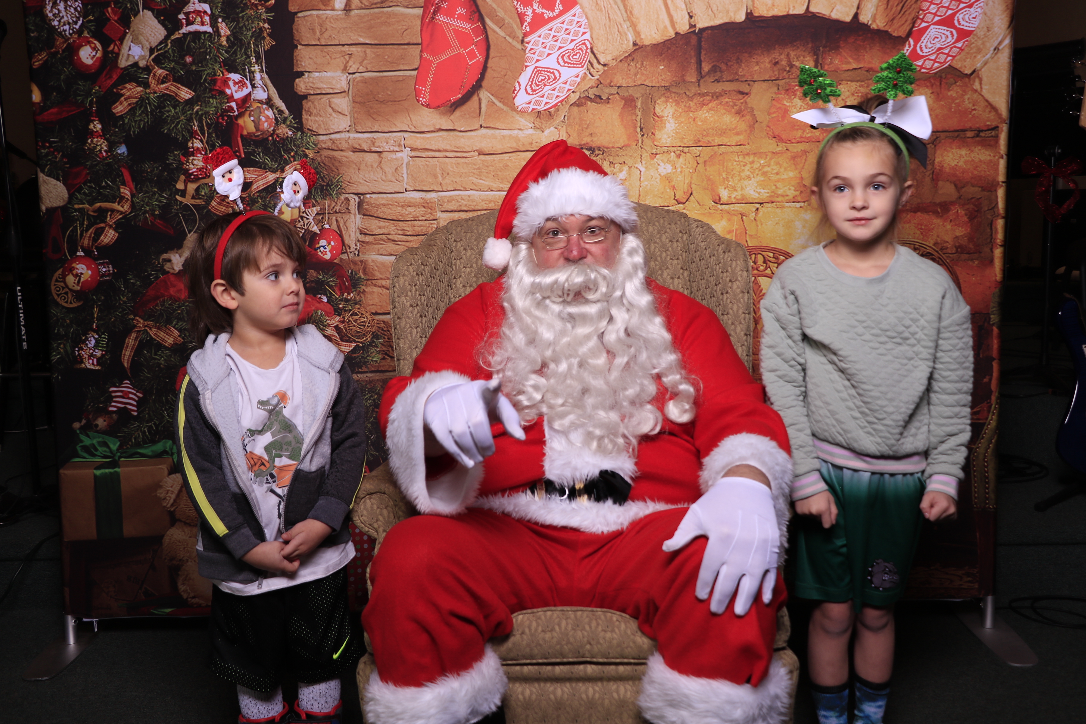 Donuts with Santa | View more photos from the event at gallery.photoboothcincy.com/u/PhotoBoothCincy/Donuts-with-Santa