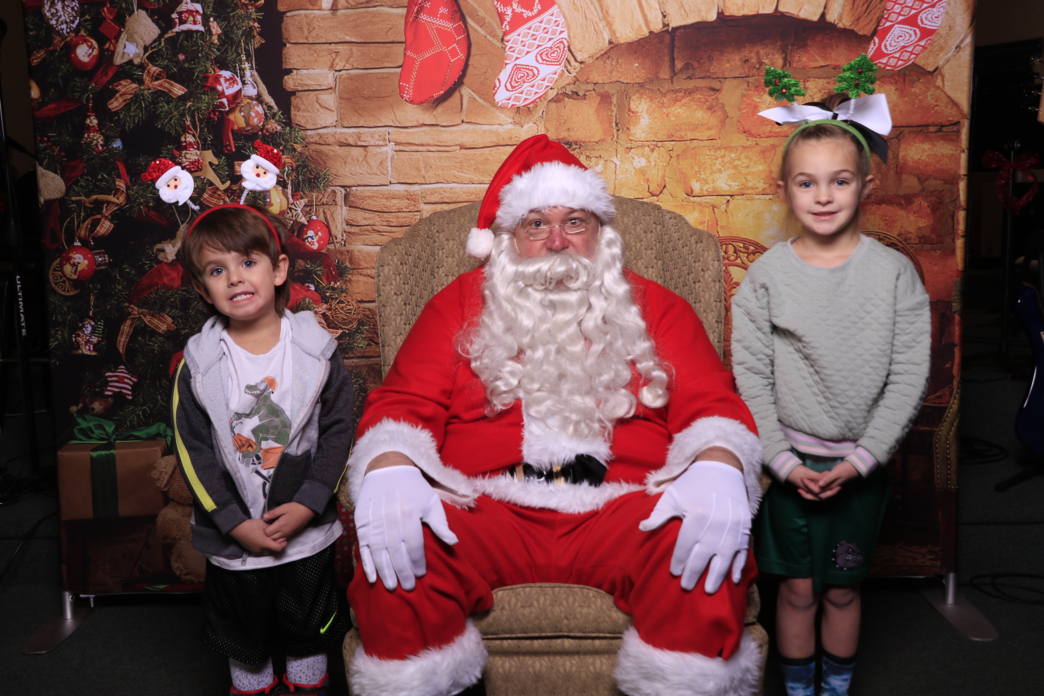 Donuts with Santa | View more photos from the event at gallery.photoboothcincy.com/u/PhotoBoothCincy/Donuts-with-Santa