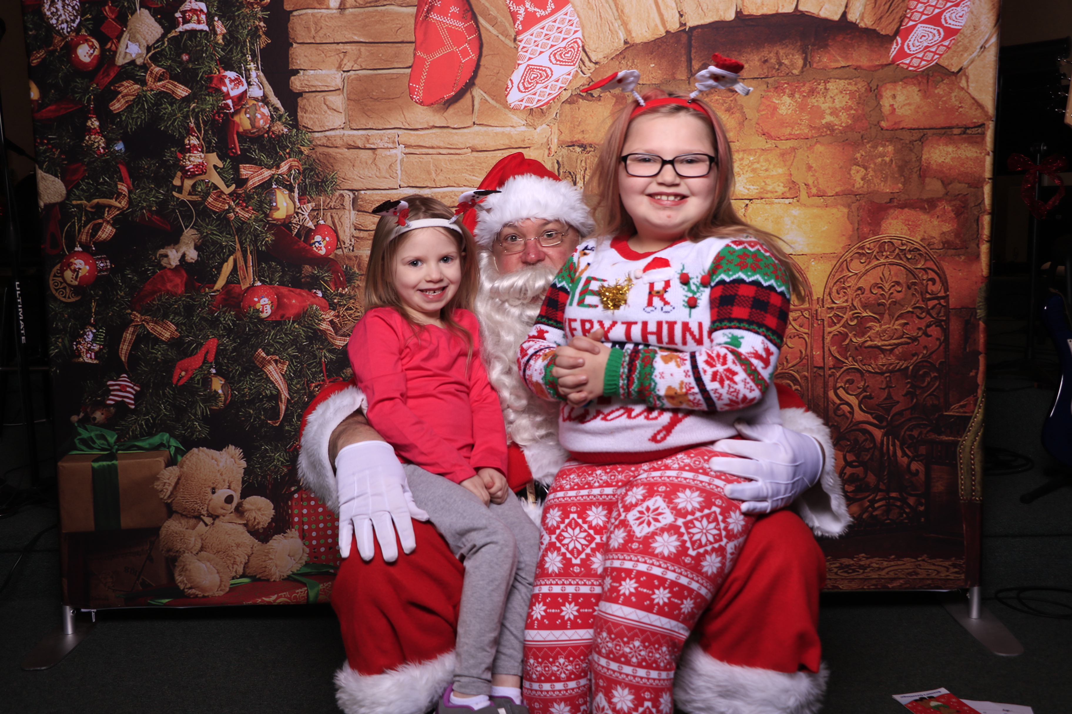 Donuts with Santa | View more photos from the event at gallery.photoboothcincy.com/u/PhotoBoothCincy/Donuts-with-Santa