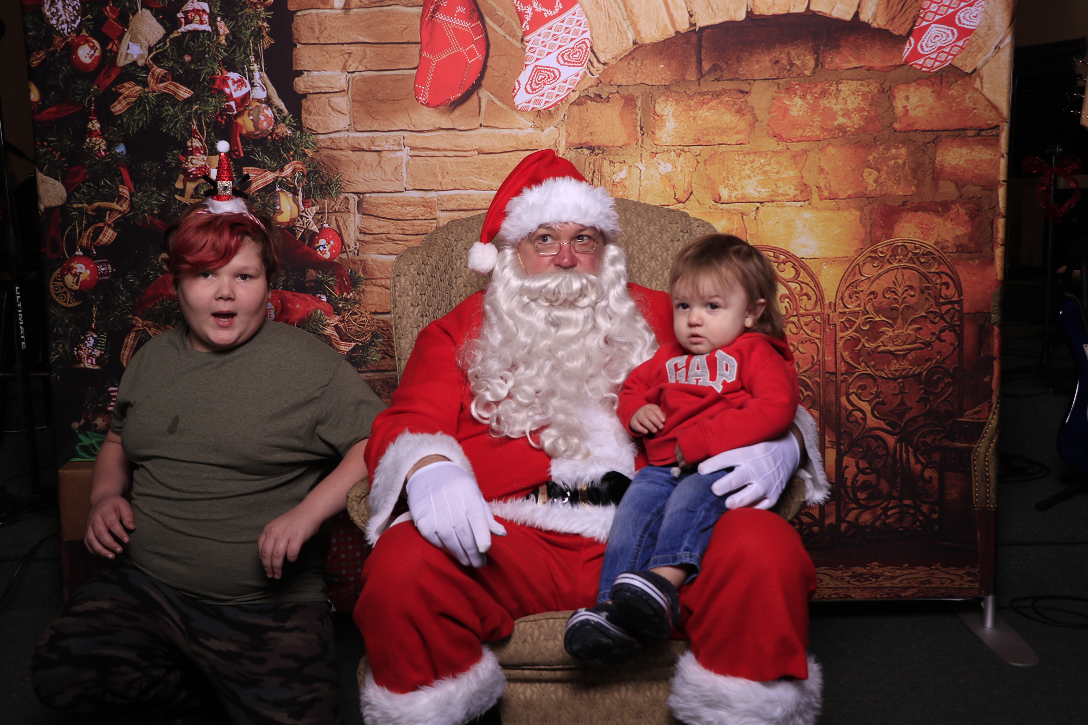 Donuts with Santa | View more photos from the event at gallery.photoboothcincy.com/u/PhotoBoothCincy/Donuts-with-Santa