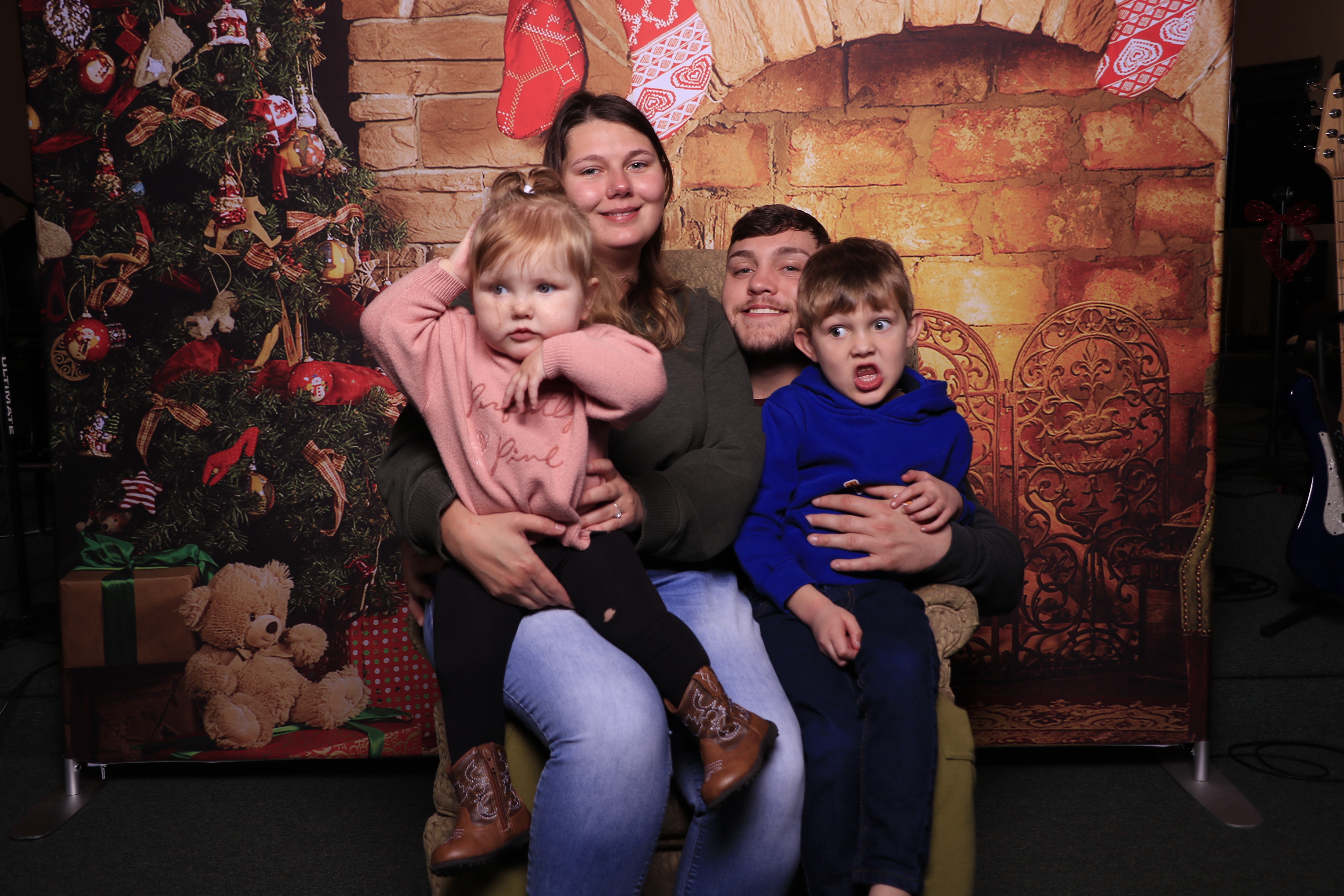 Donuts with Santa | View more photos from the event at gallery.photoboothcincy.com/u/PhotoBoothCincy/Donuts-with-Santa