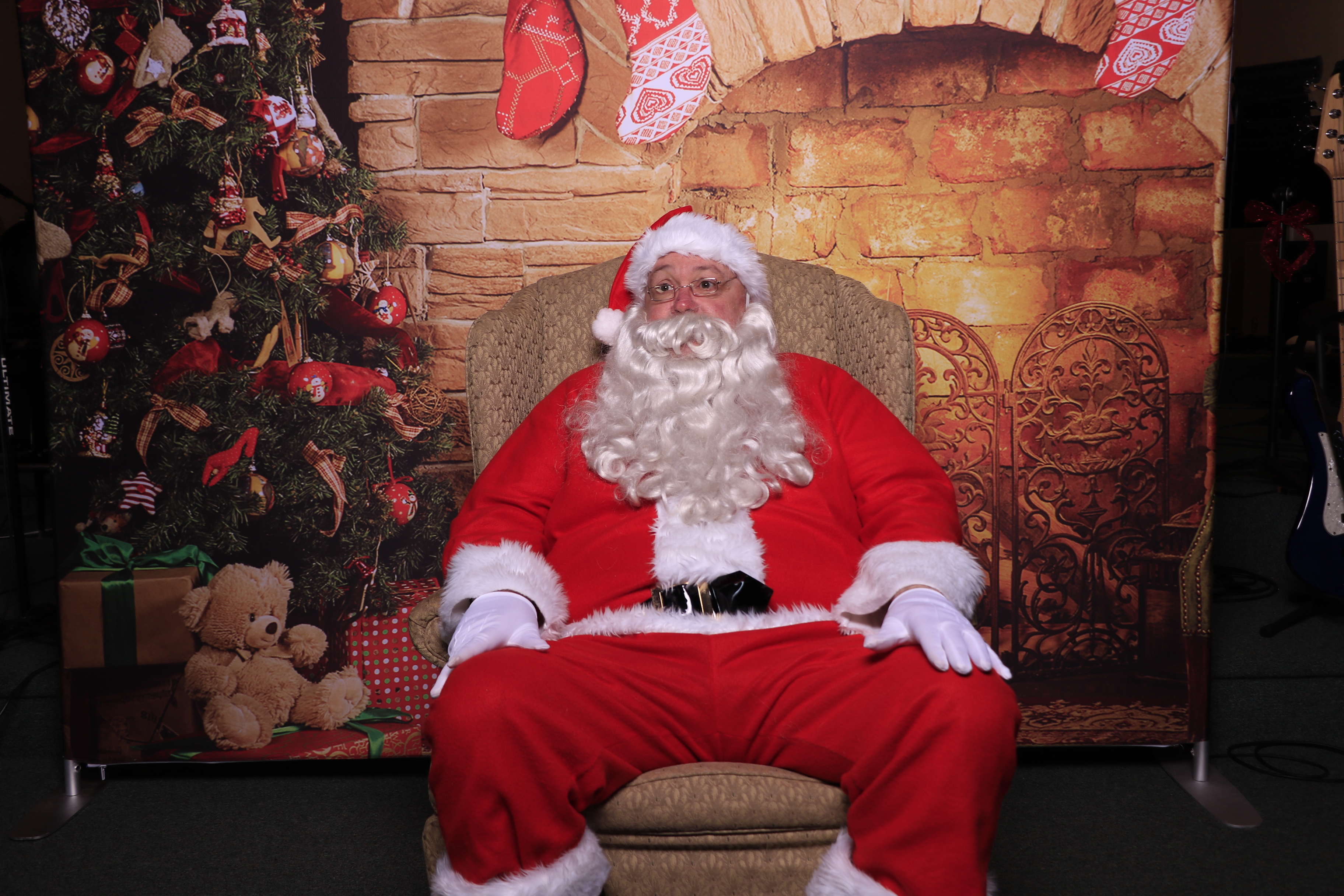 Donuts with Santa | View more photos from the event at gallery.photoboothcincy.com/u/PhotoBoothCincy/Donuts-with-Santa