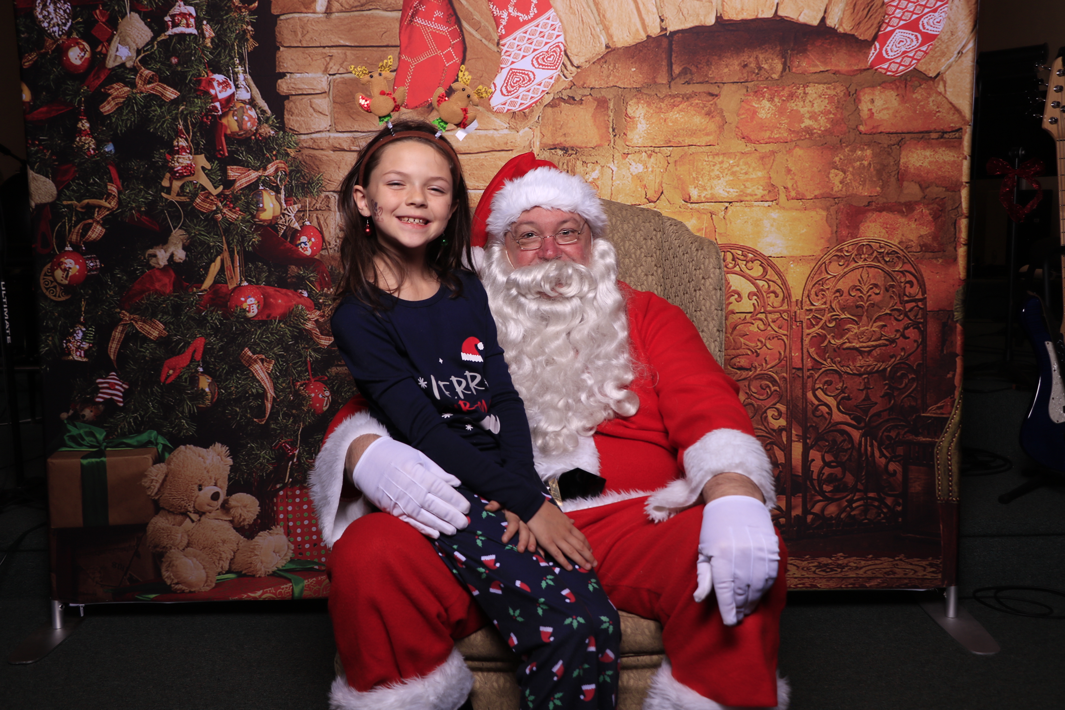 Donuts with Santa | View more photos from the event at gallery.photoboothcincy.com/u/PhotoBoothCincy/Donuts-with-Santa