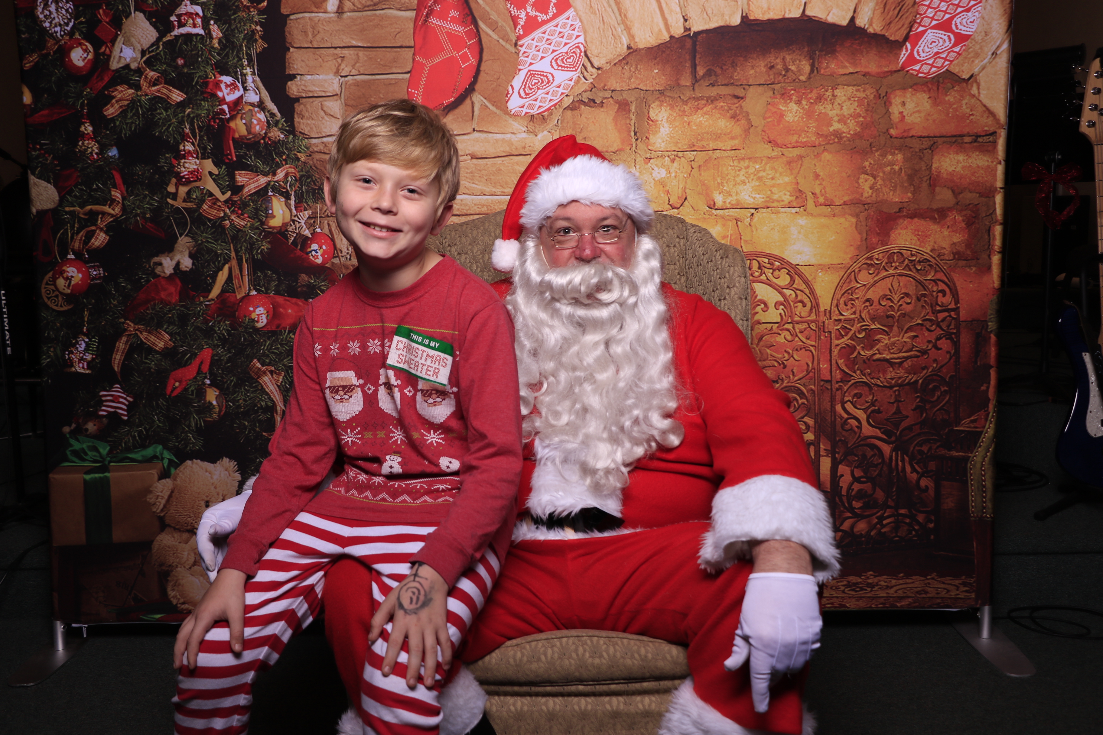 Donuts with Santa | View more photos from the event at gallery.photoboothcincy.com/u/PhotoBoothCincy/Donuts-with-Santa