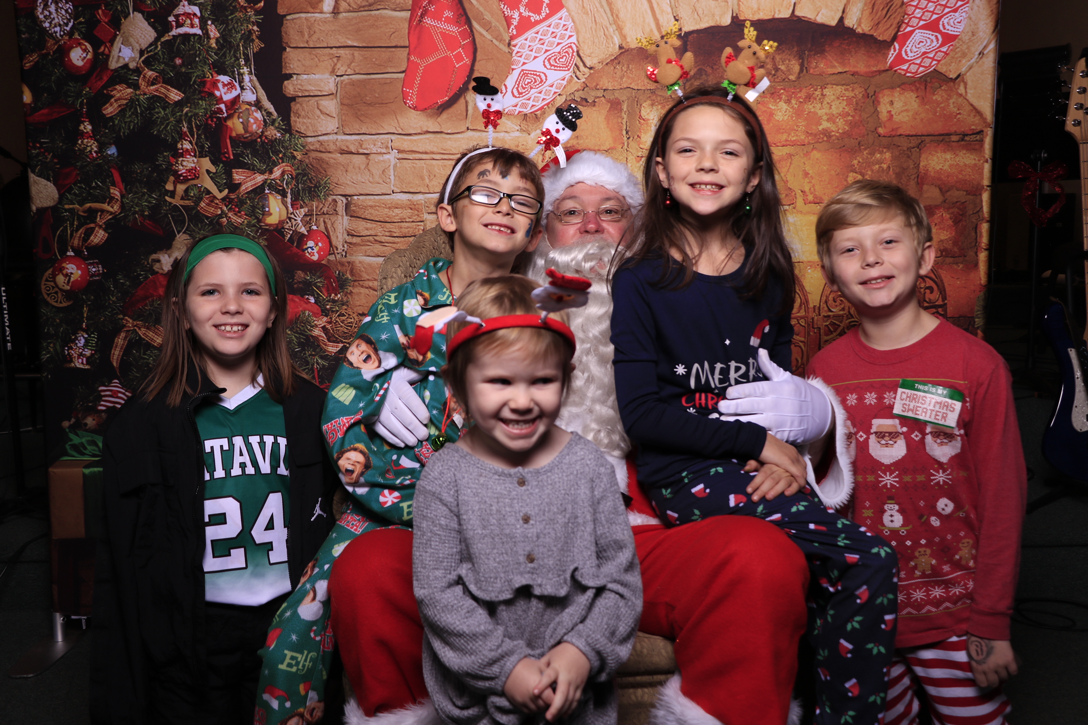 Donuts with Santa | View more photos from the event at gallery.photoboothcincy.com/u/PhotoBoothCincy/Donuts-with-Santa