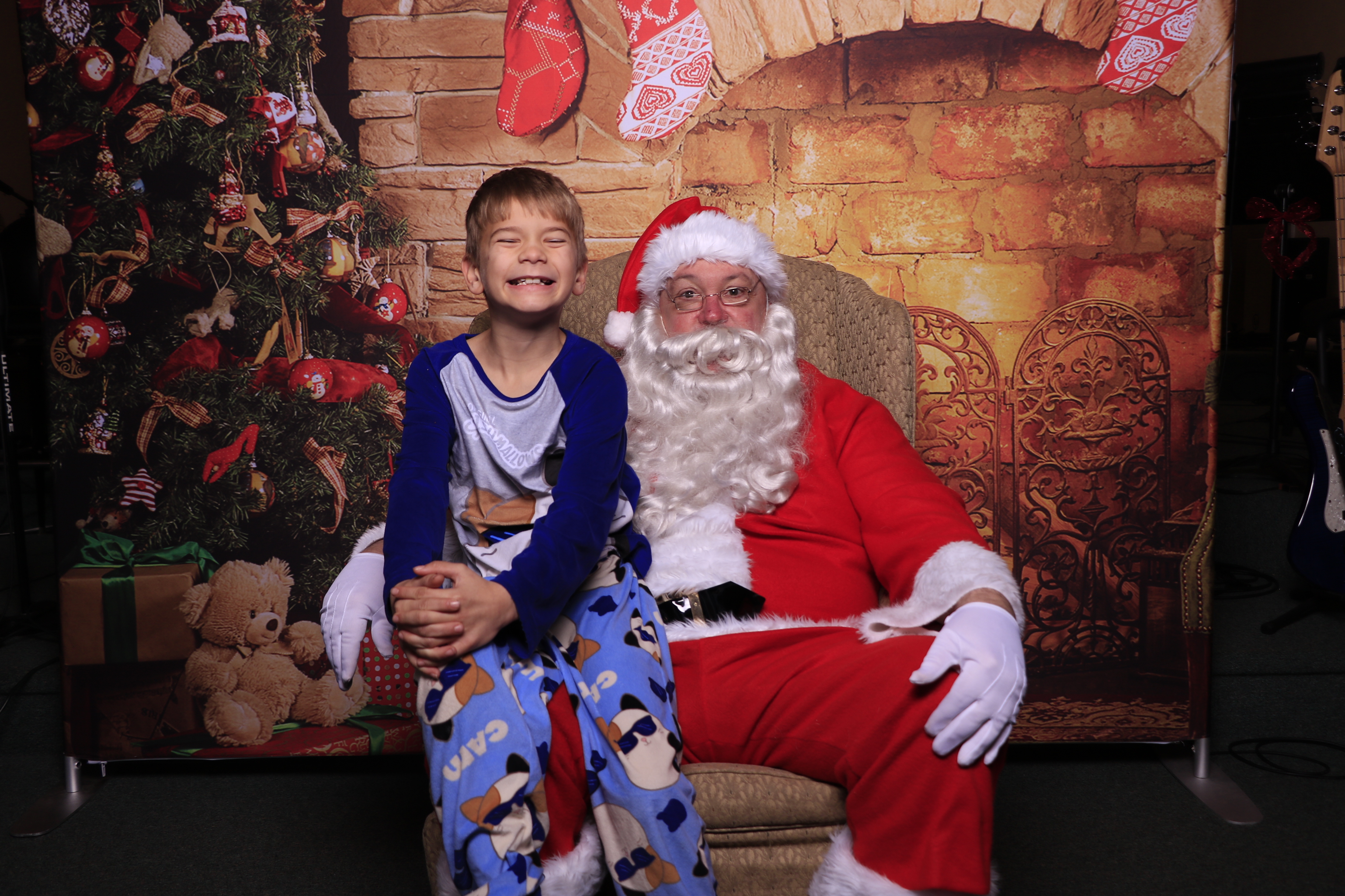 Donuts with Santa | View more photos from the event at gallery.photoboothcincy.com/u/PhotoBoothCincy/Donuts-with-Santa