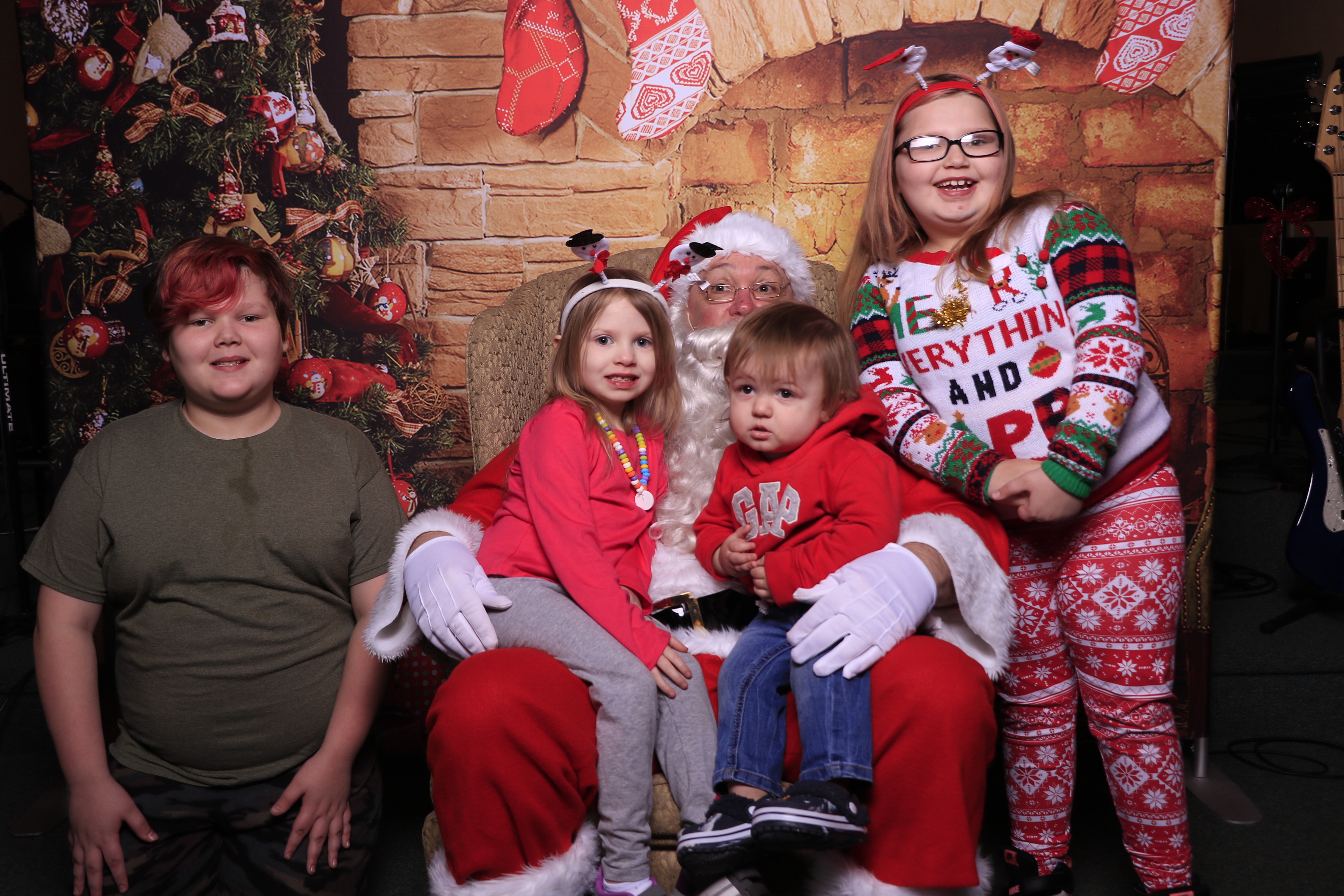 Donuts with Santa | View more photos from the event at gallery.photoboothcincy.com/u/PhotoBoothCincy/Donuts-with-Santa