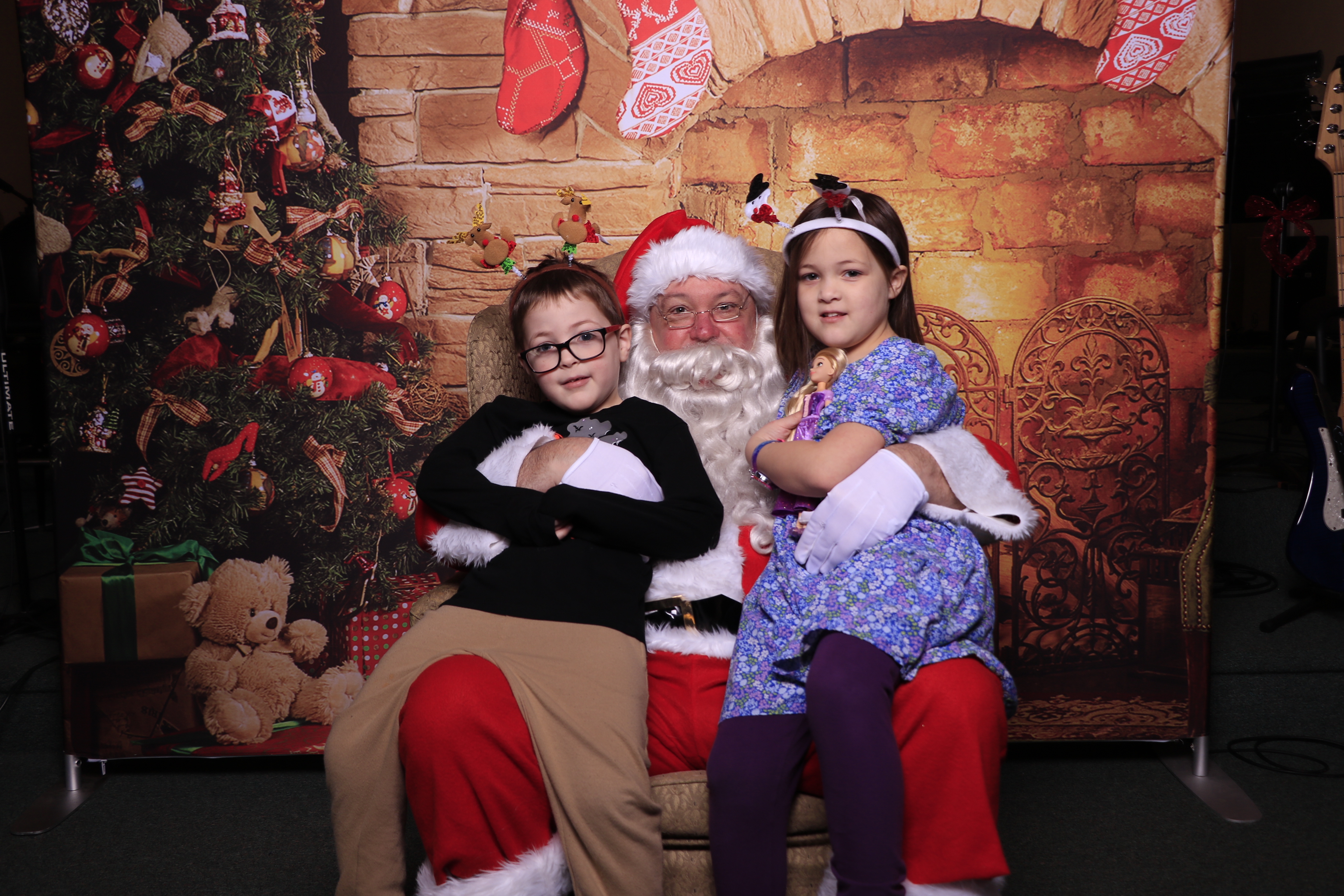 Donuts with Santa | View more photos from the event at gallery.photoboothcincy.com/u/PhotoBoothCincy/Donuts-with-Santa