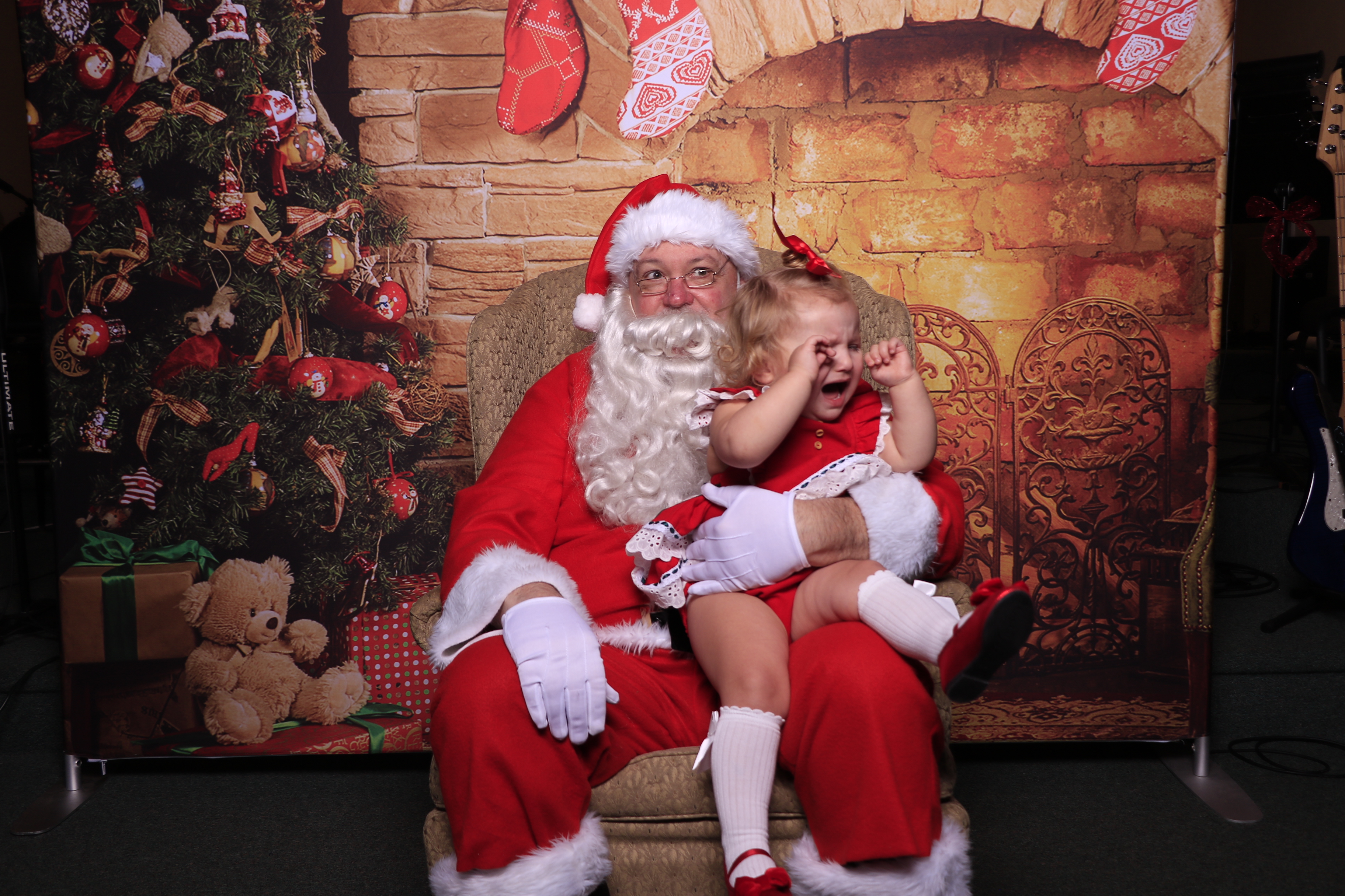 Donuts with Santa | View more photos from the event at gallery.photoboothcincy.com/u/PhotoBoothCincy/Donuts-with-Santa