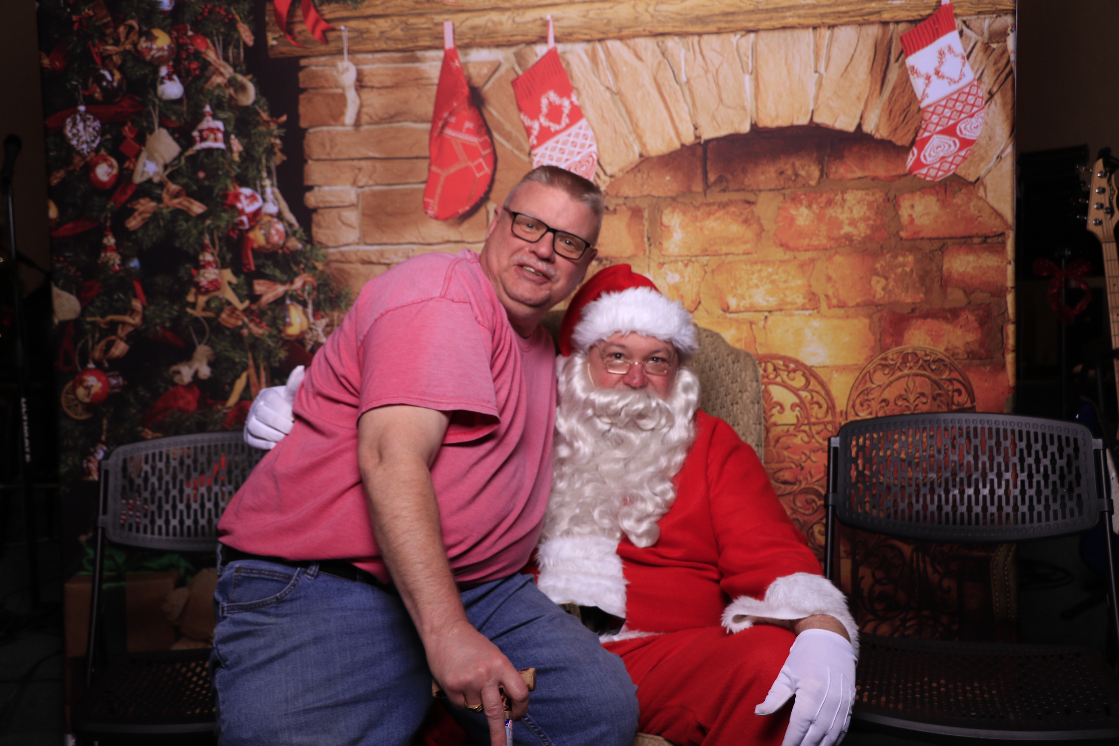 Donuts with Santa | View more photos from the event at gallery.photoboothcincy.com/u/PhotoBoothCincy/Donuts-with-Santa
