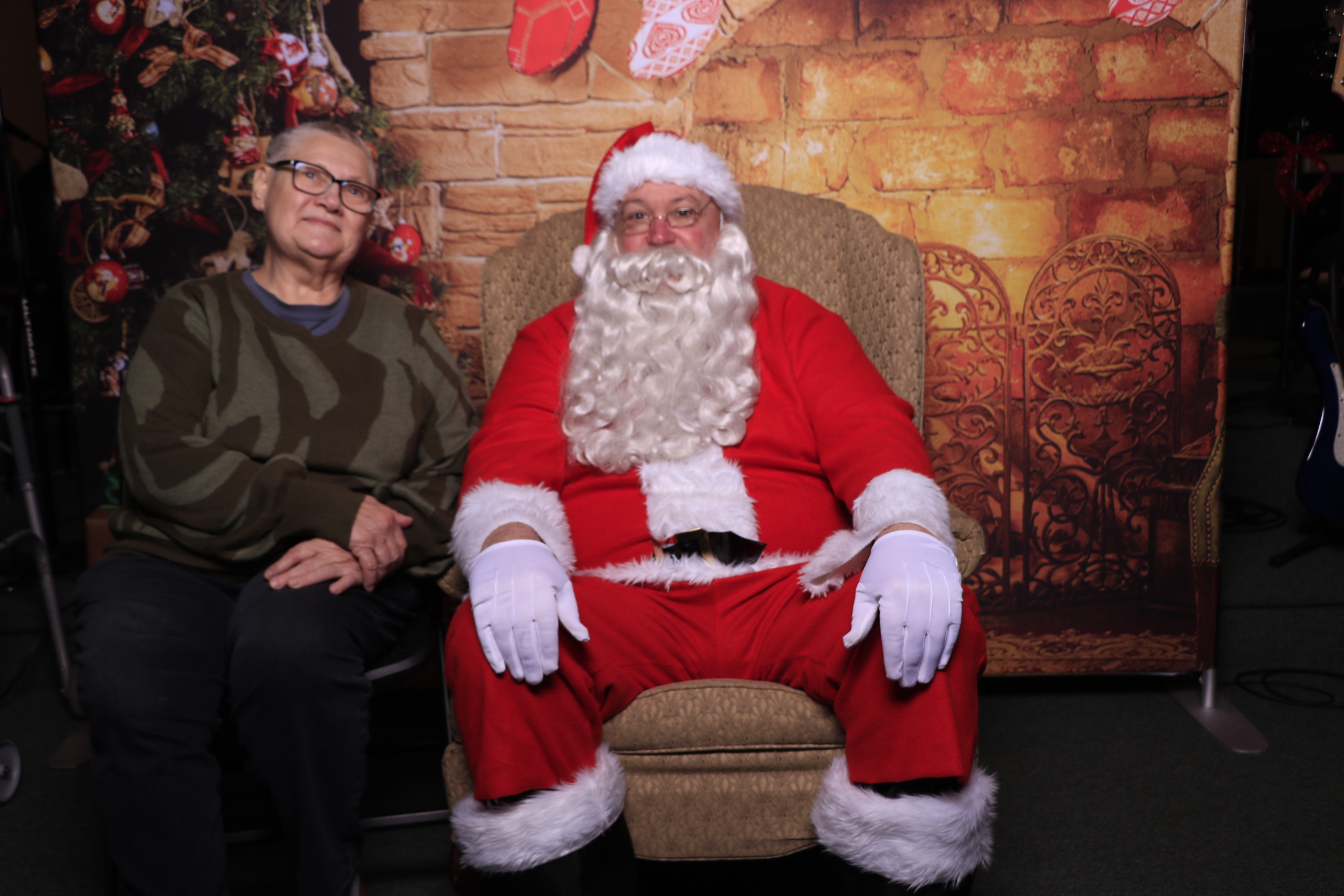 Donuts with Santa | View more photos from the event at gallery.photoboothcincy.com/u/PhotoBoothCincy/Donuts-with-Santa